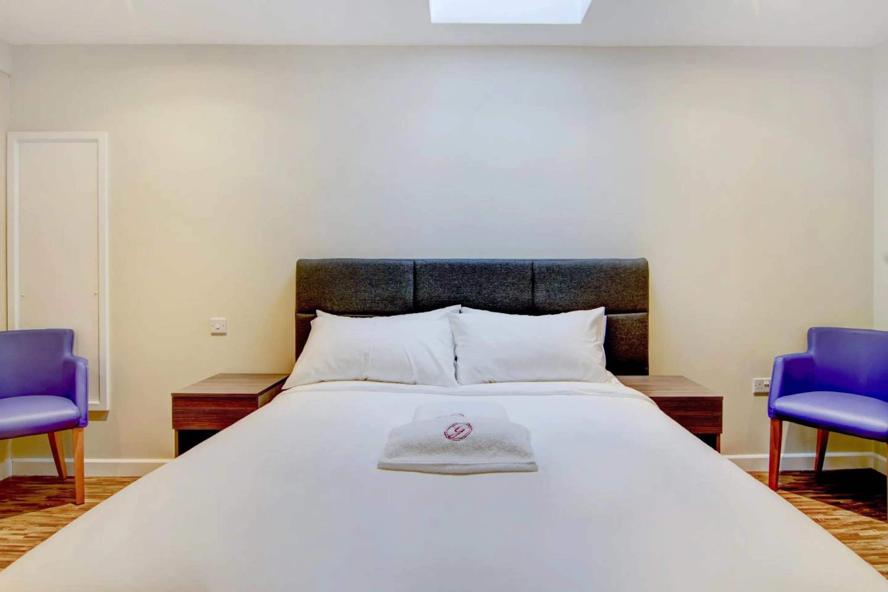 Bedroom, Bed in The Gissons Hotel - Exeter Airport & M5