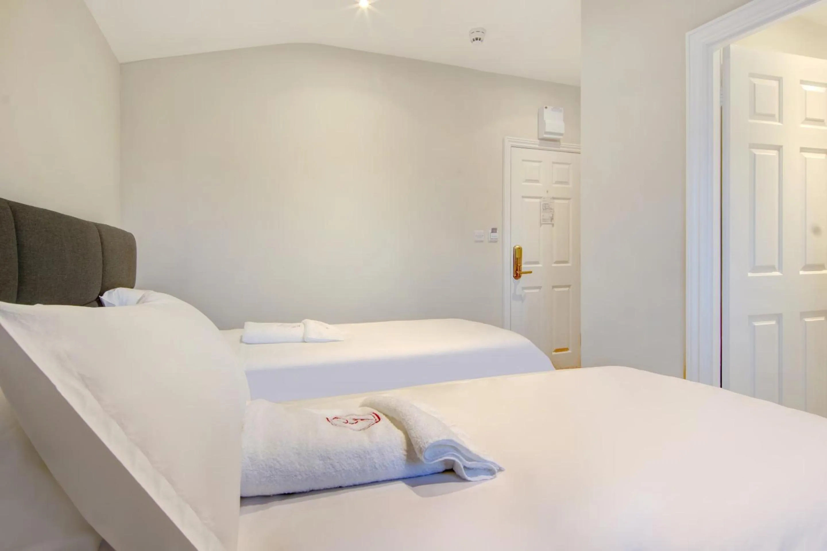 Bedroom, Bed in The Gissons Hotel - Exeter Airport & M5