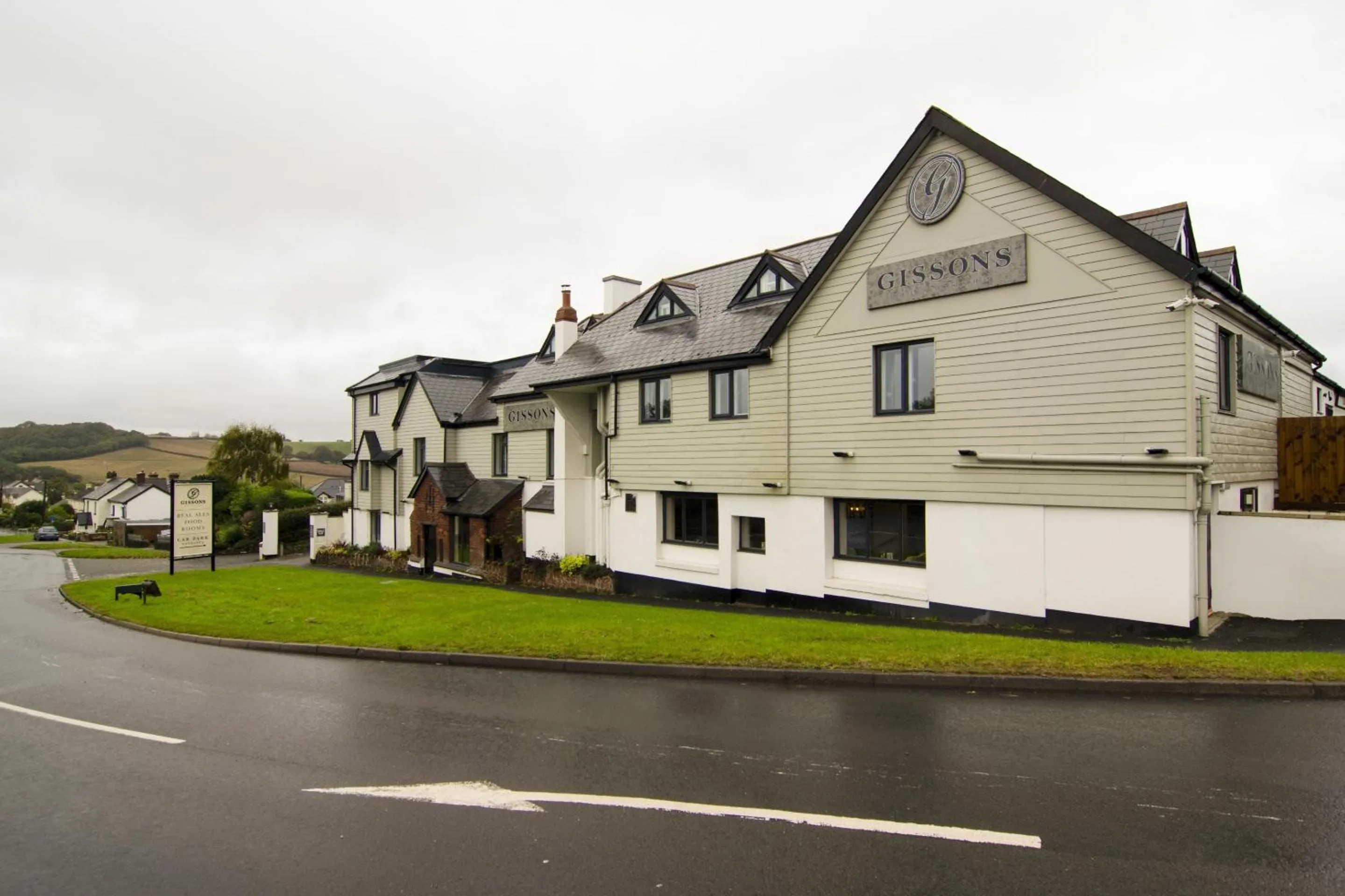 Facade/entrance in The Gissons Hotel - Exeter Airport & M5