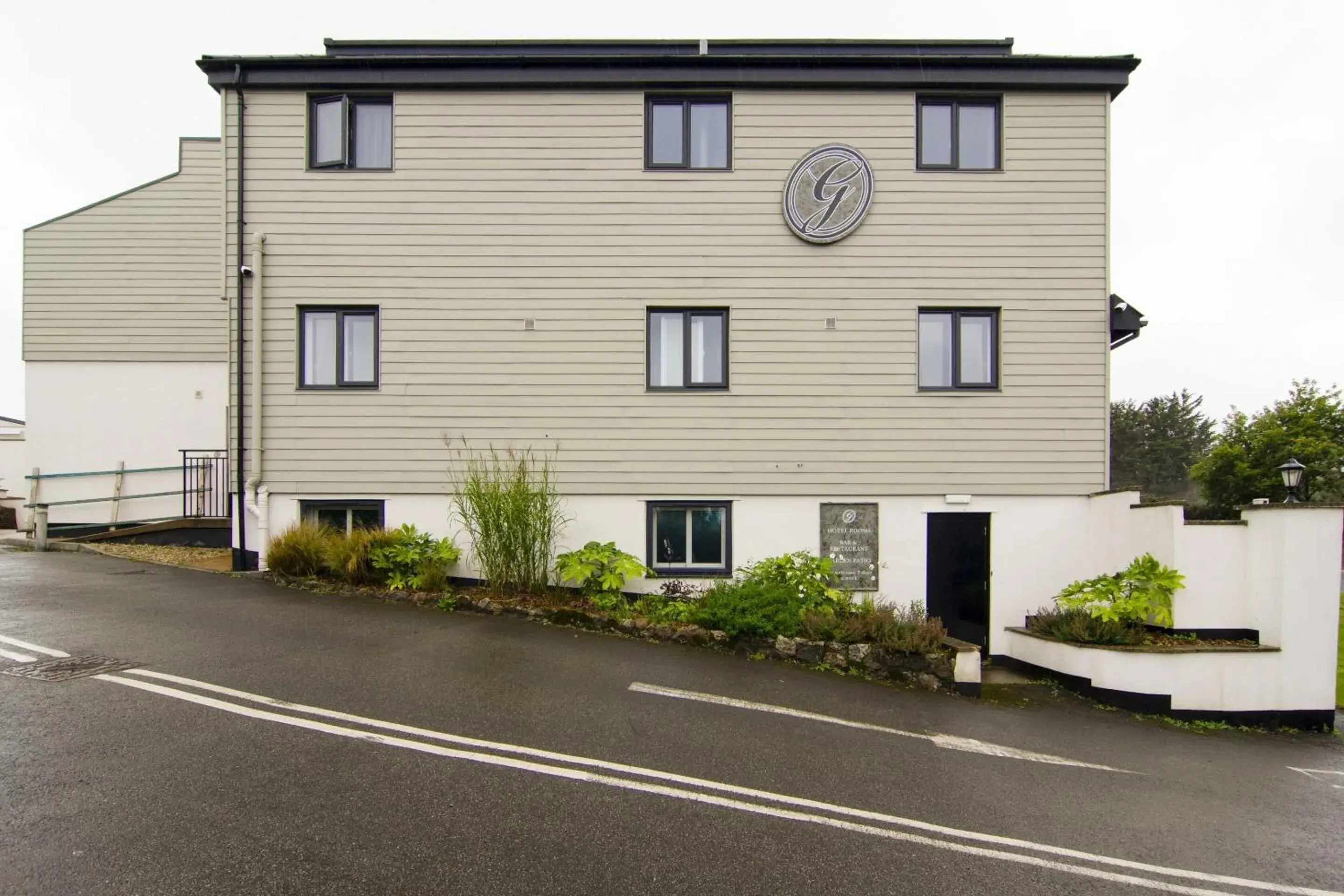 Facade/entrance in The Gissons Hotel - Exeter Airport & M5 Facade/entrance in The Gissons Hotel - Exeter Airport & M5