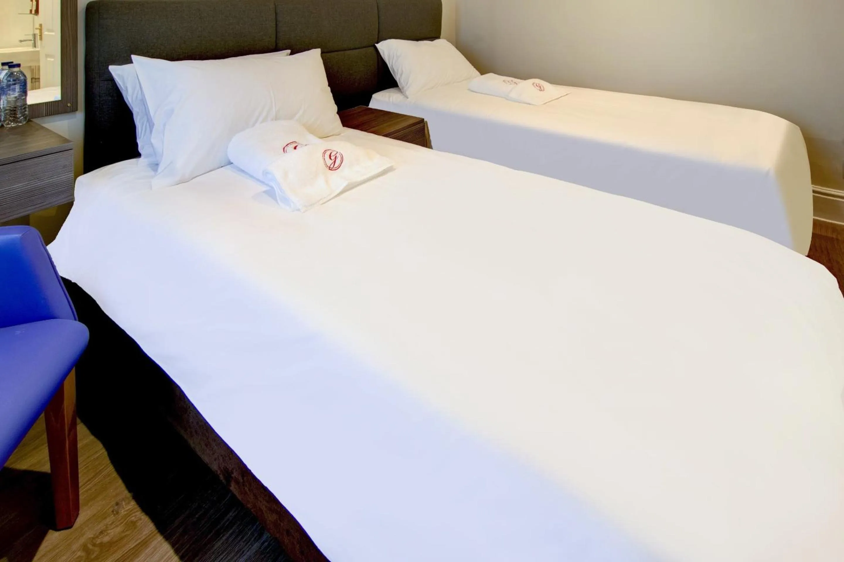Bedroom, Bed in The Gissons Hotel - Exeter Airport & M5
