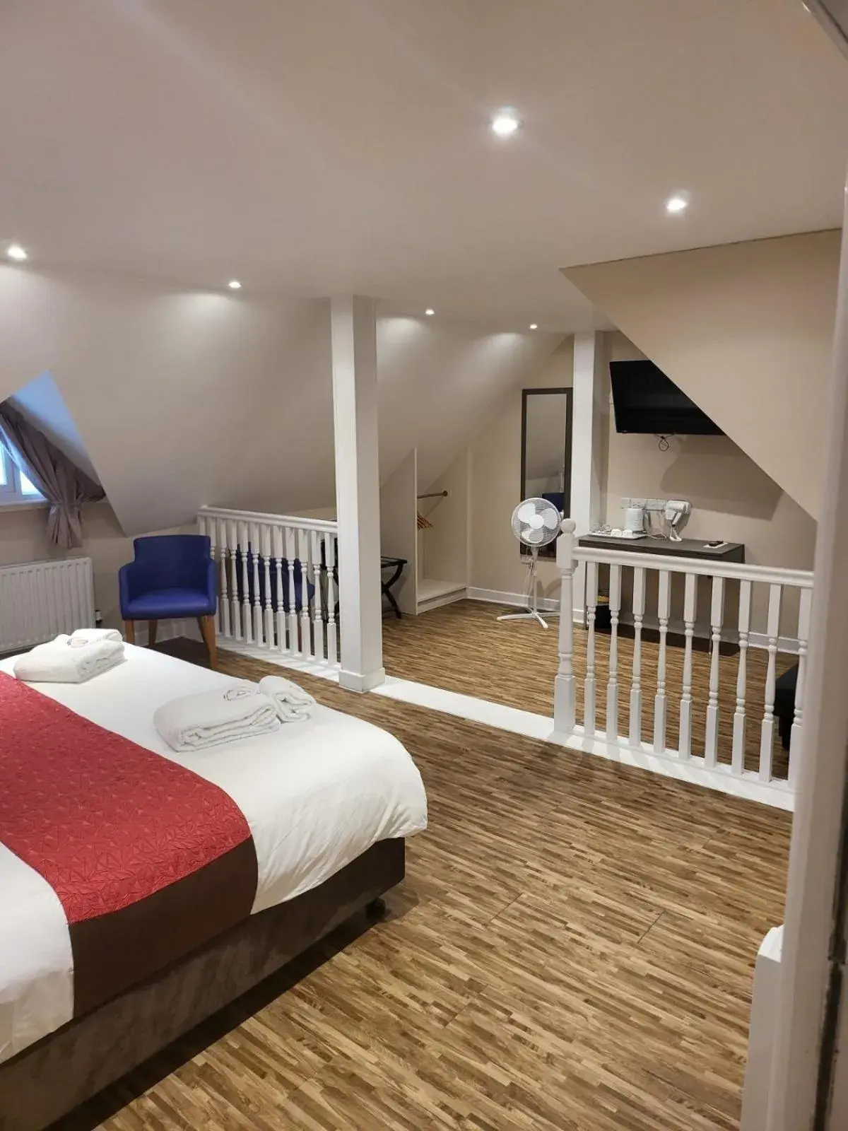 Bedroom, Bed in The Gissons Hotel - Exeter Airport & M5 Bedroom, Bed in The Gissons Hotel - Exeter Airport & M5