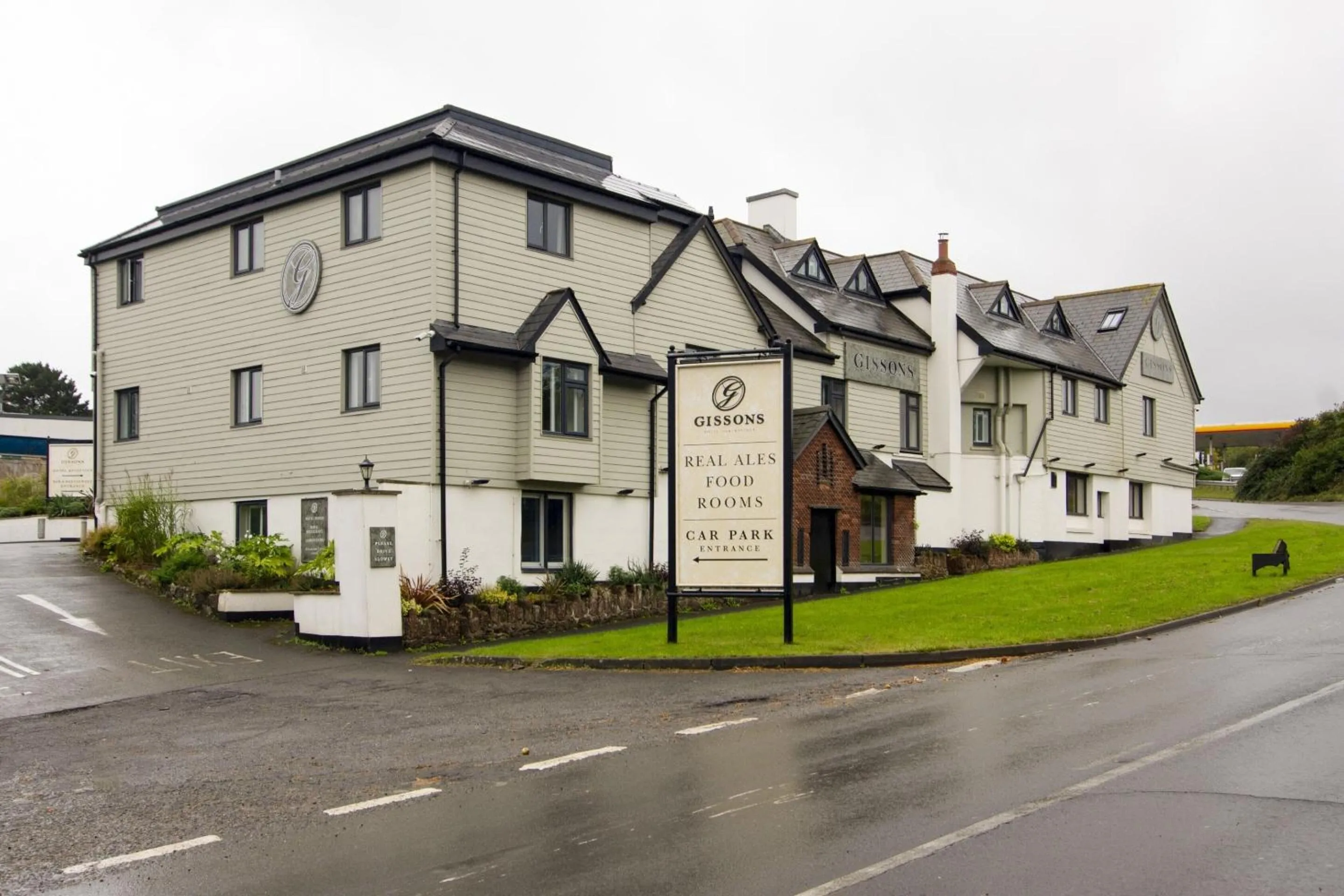 Facade/entrance in The Gissons Hotel - Exeter Airport & M5