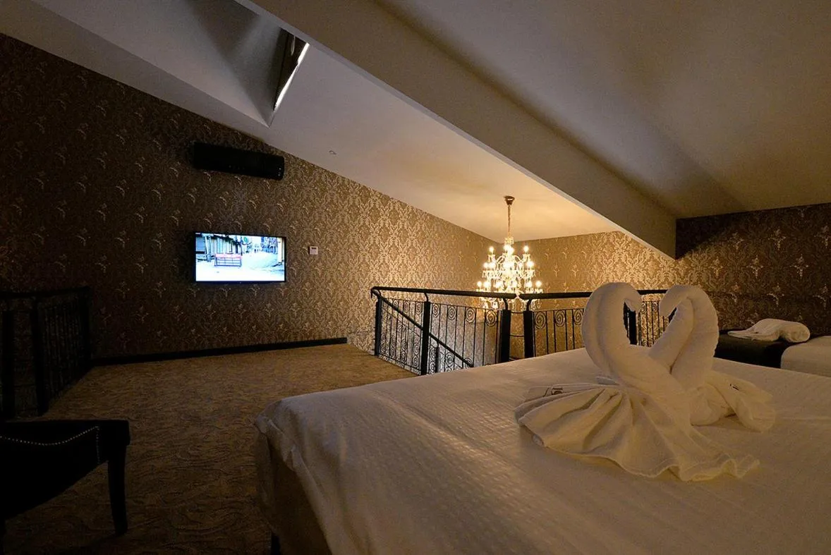 Bed in 1969 Business Suites Bandar Botani, Ipoh