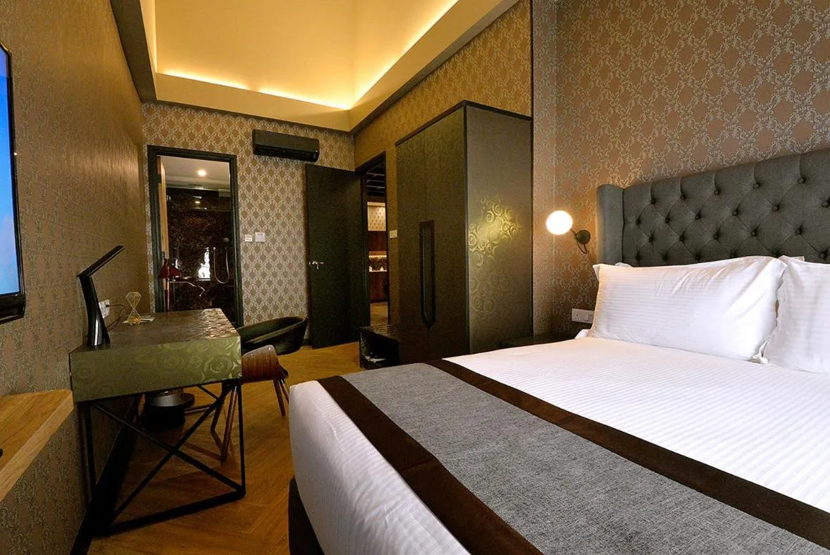 Bed in 1969 Business Suites Bandar Botani, Ipoh