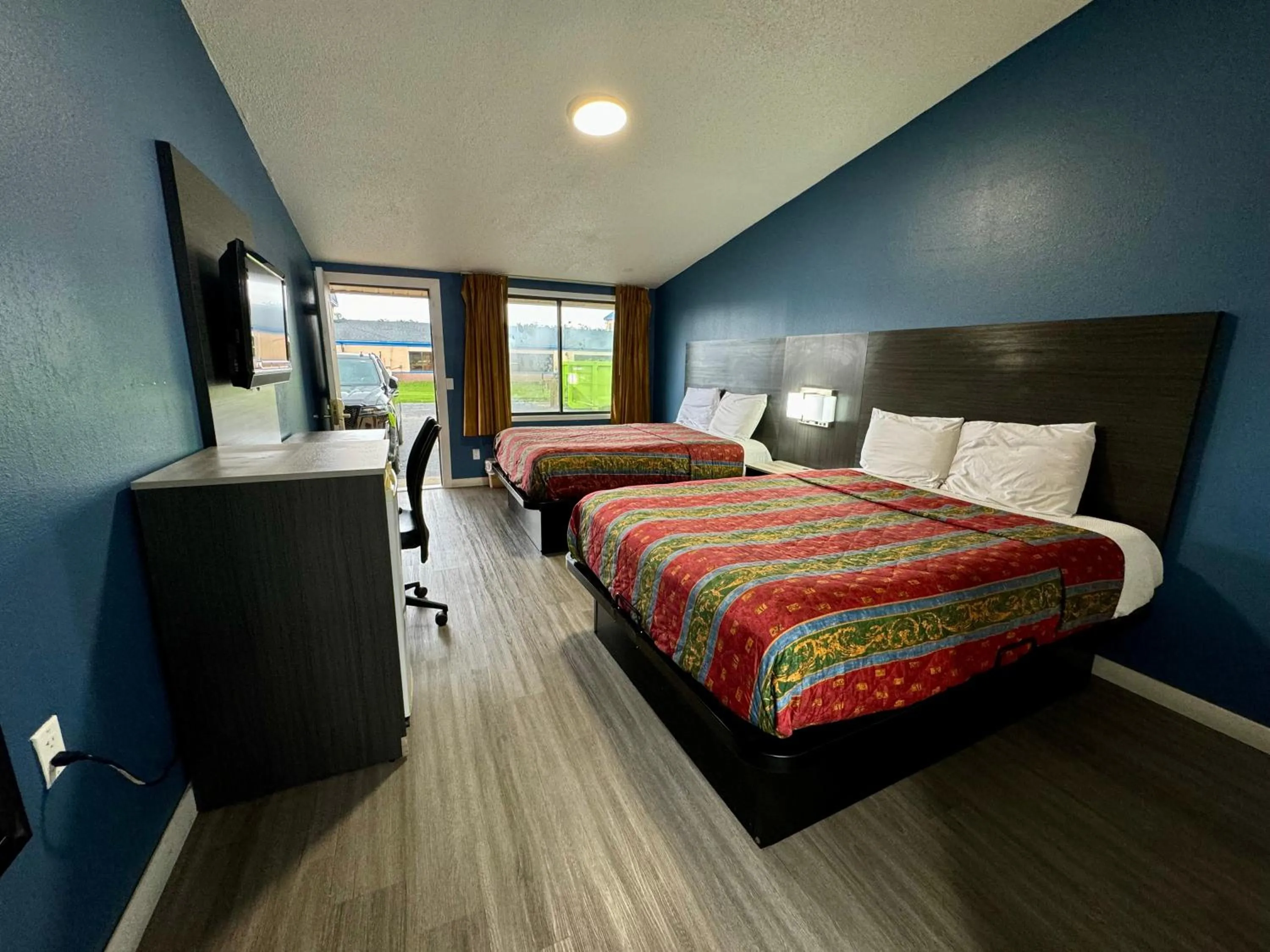 Bed in Knights Inn Greenville