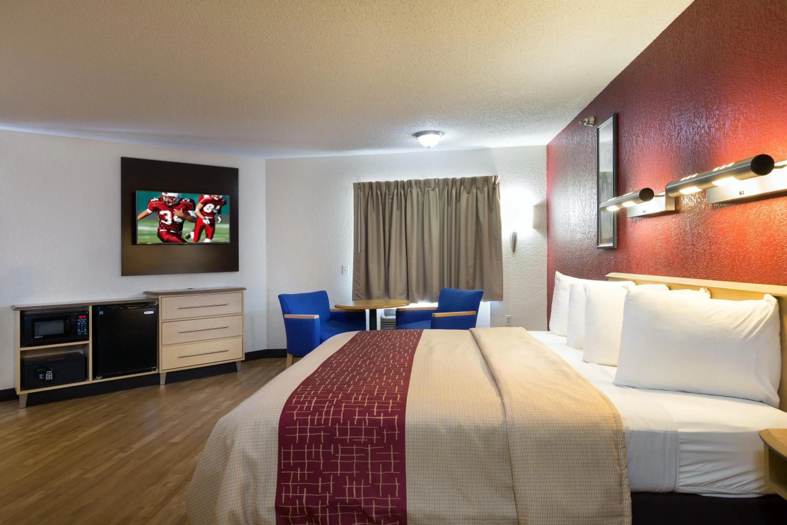 Photo of the whole room in Red Roof Inn Houston Westchase