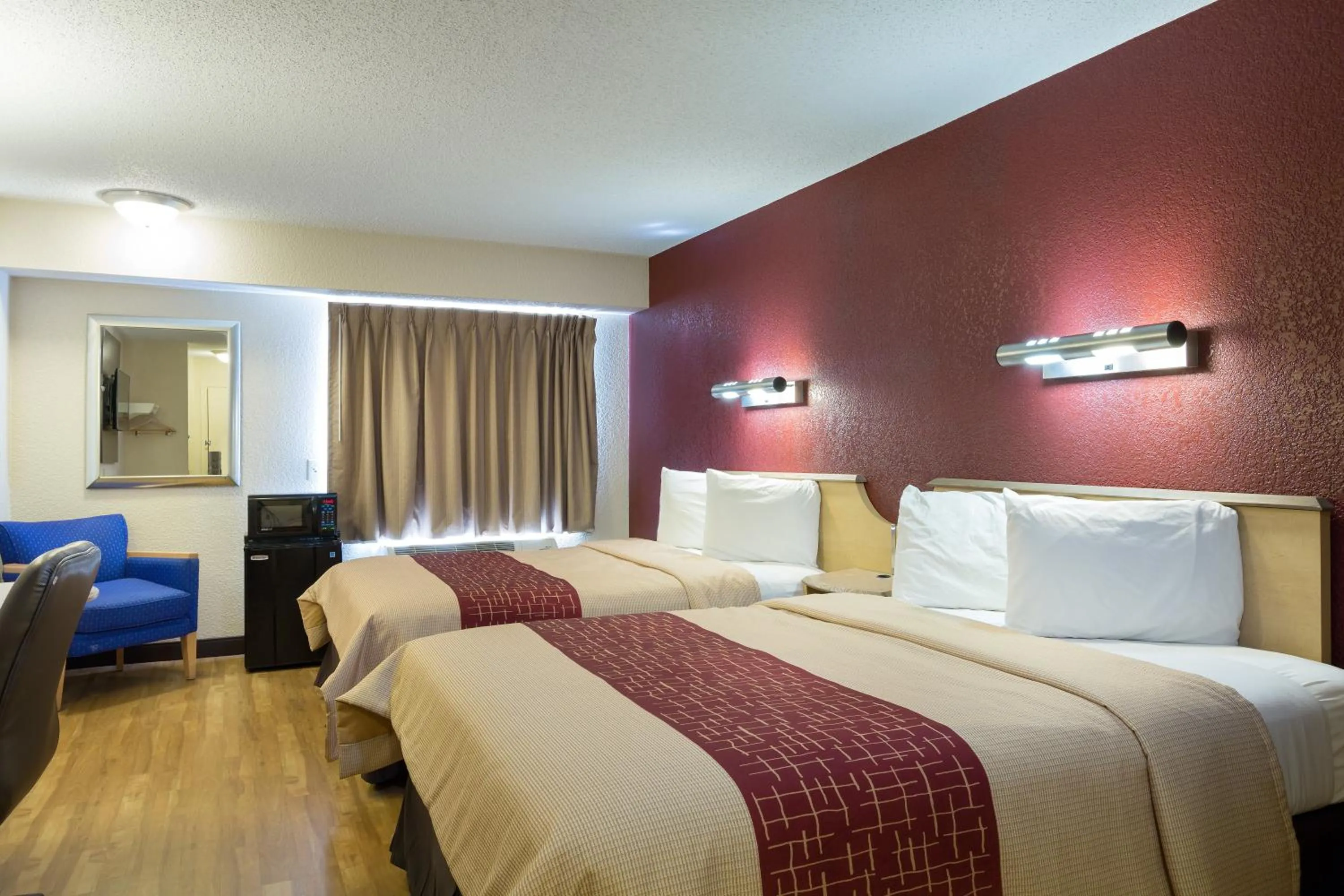 Photo of the whole room in Red Roof Inn Houston Westchase