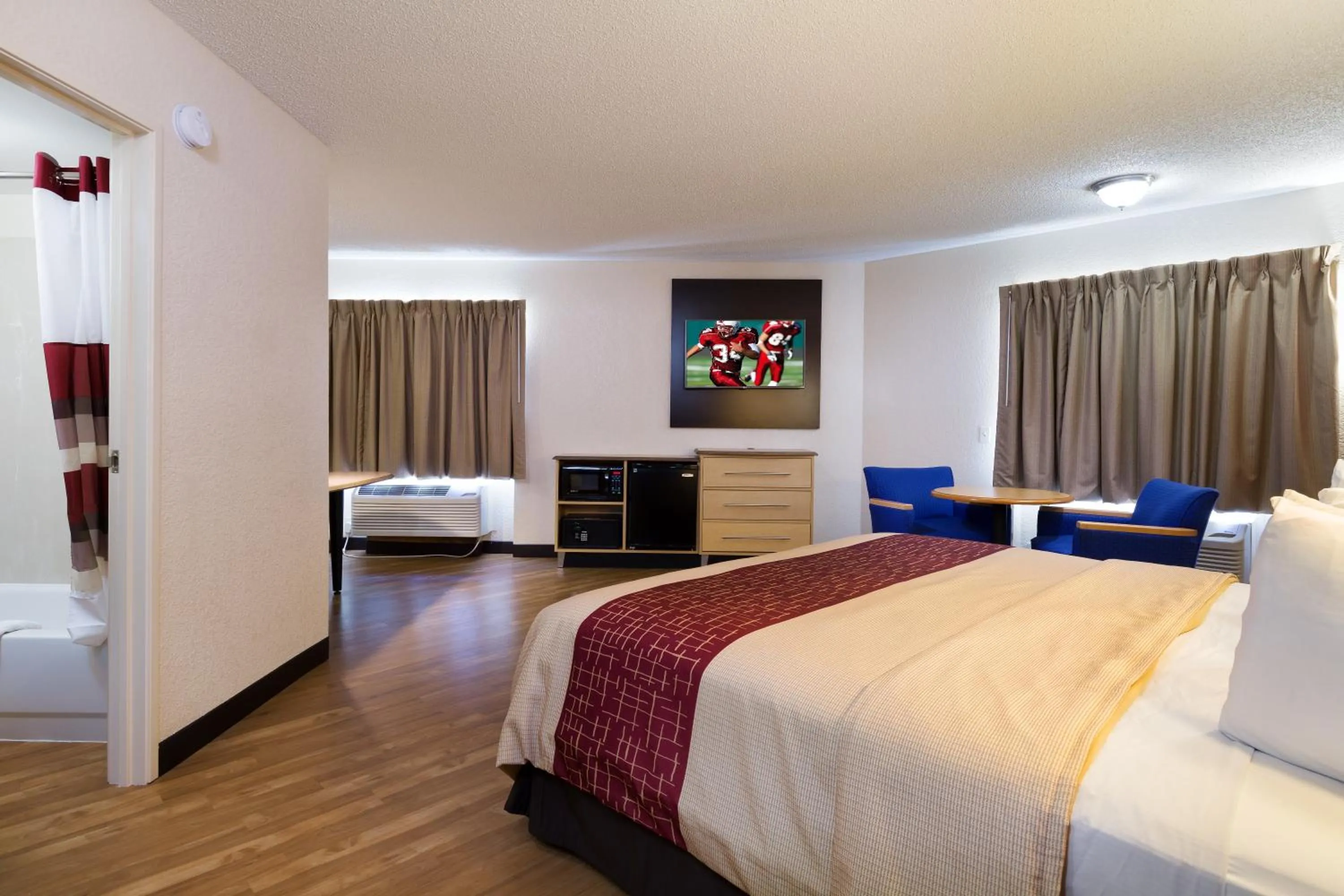 Photo of the whole room in Red Roof Inn Houston Westchase