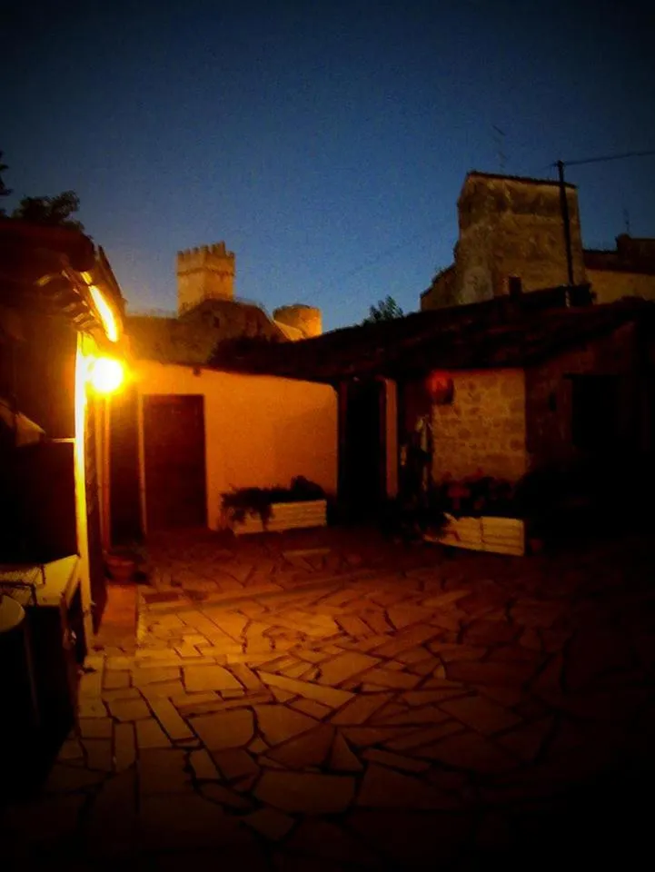 Night in La Francigena