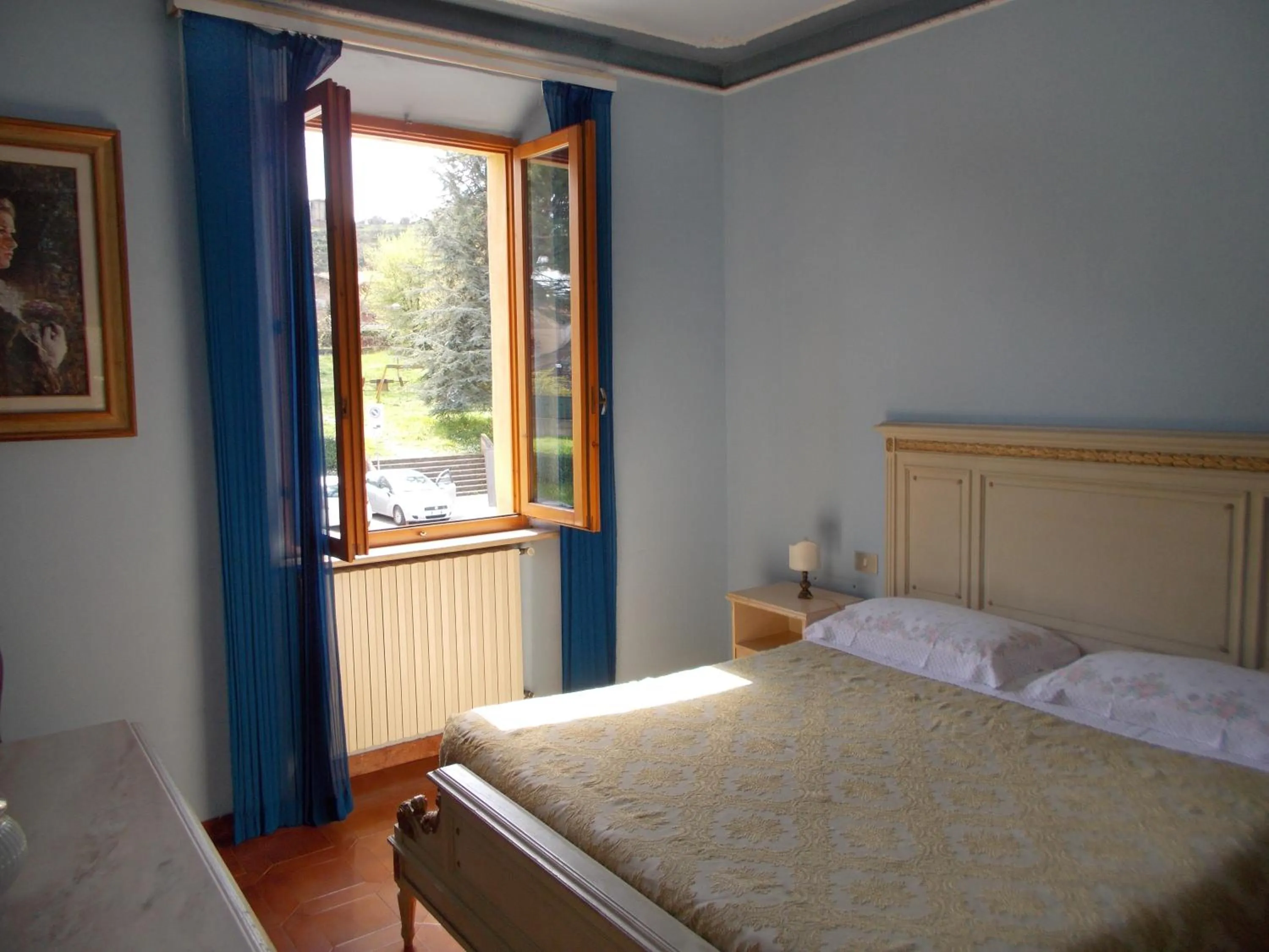 Photo of the whole room in La Francigena