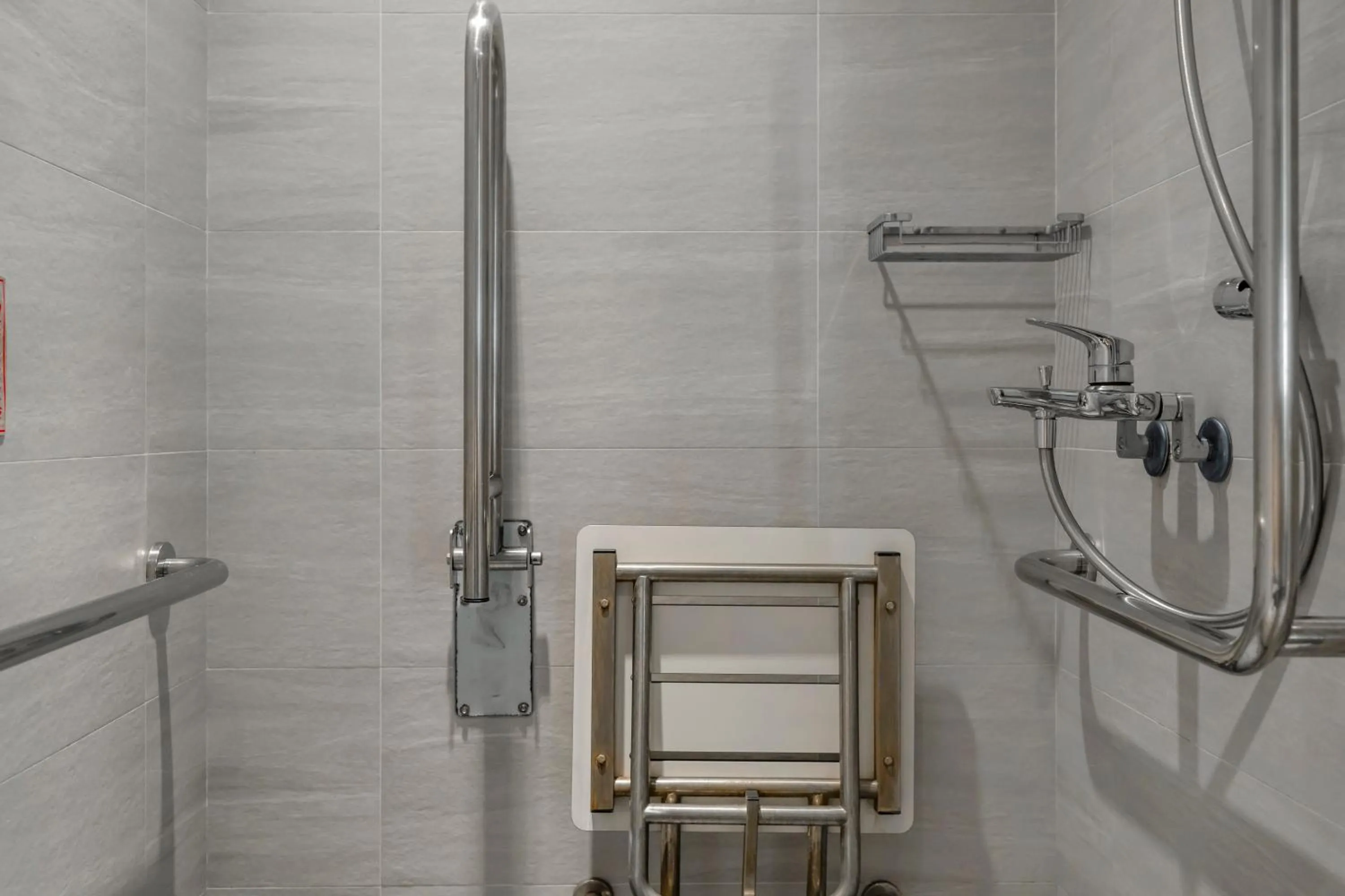 Shower in CHECK inn Express Taichung Fuxing