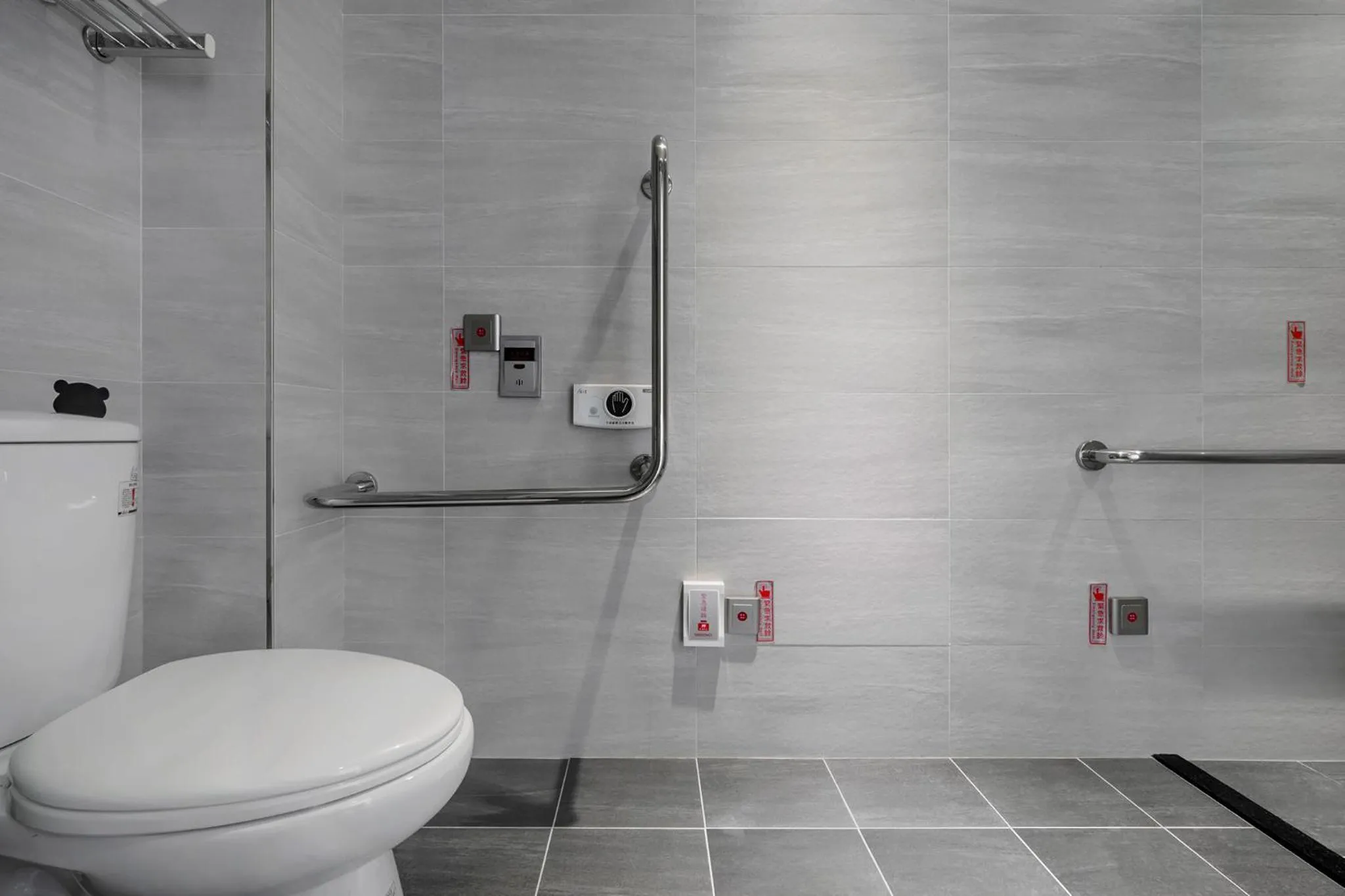 Toilet in CHECK inn Express Taichung Fuxing