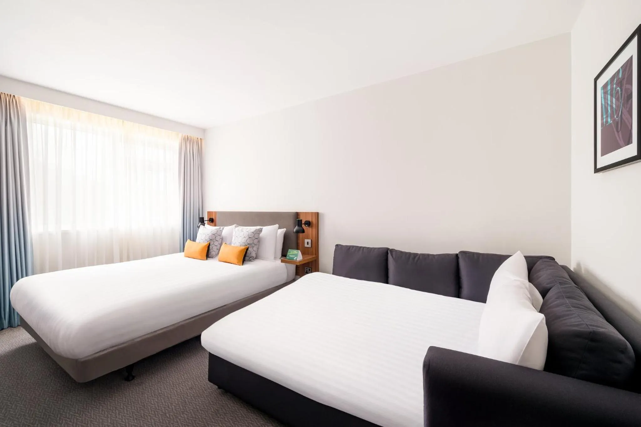 Photo of the whole room, Bed in Holiday Inn Birmingham M6, Jct7 by IHG
