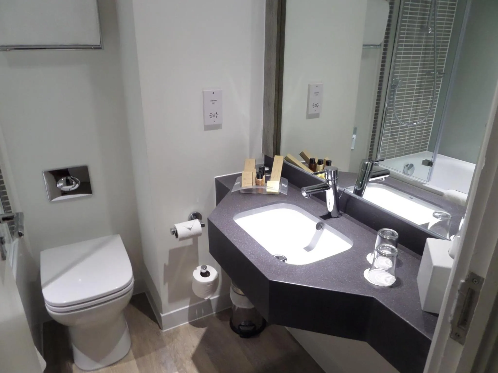 Bathroom in Holiday Inn Birmingham M6, Jct7 by IHG