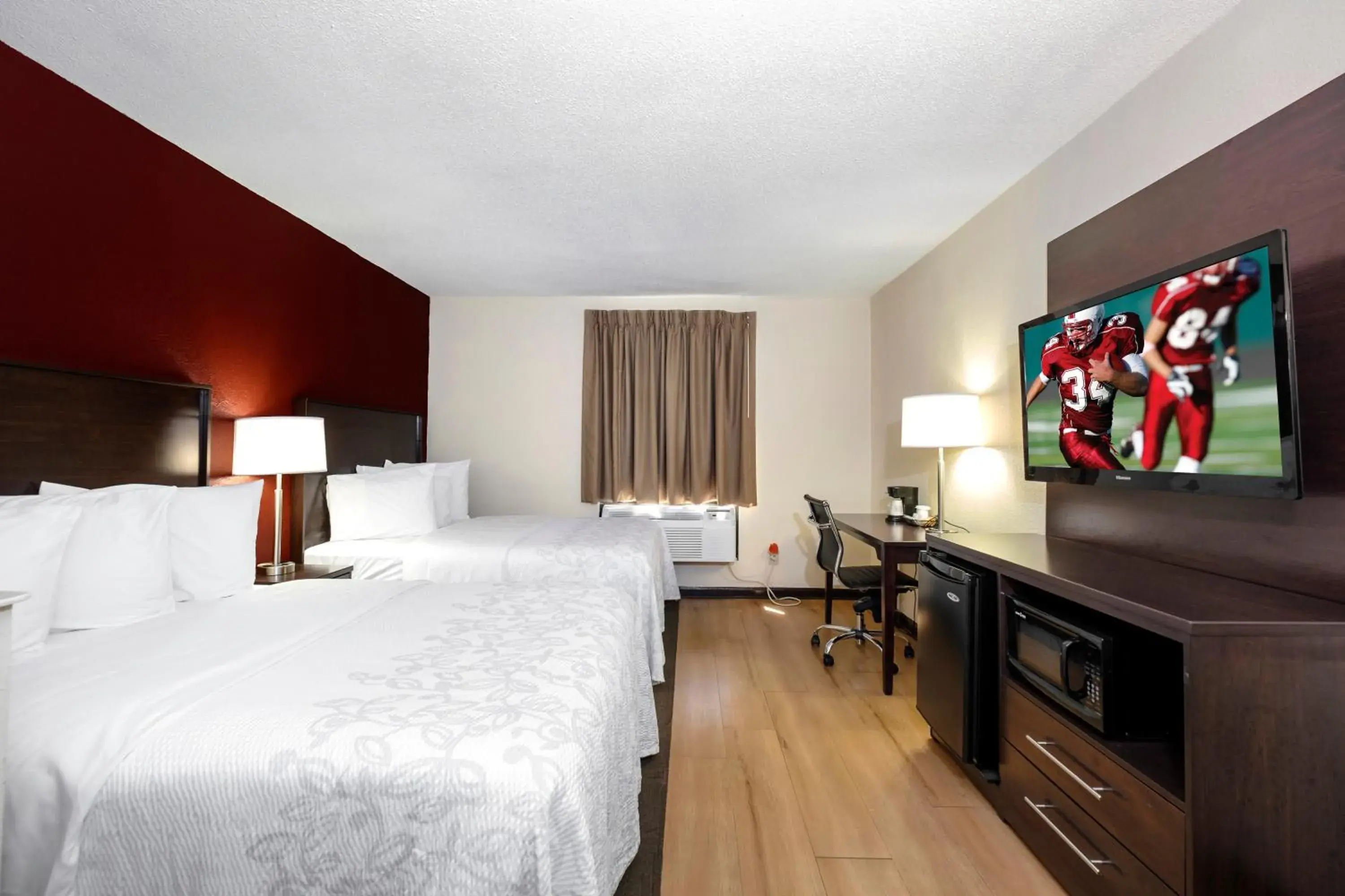 Superior King Room Disability Access Non-Smoking in Red Roof Inn PLUS+ & Suites Opelika Superior King Room Disability Access Non-Smoking in Red Roof Inn PLUS+ & Suites Opelika