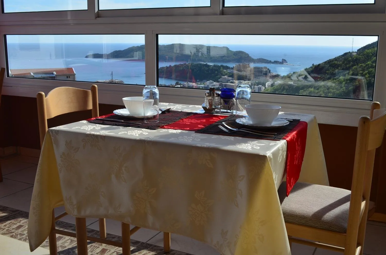 Restaurant/places to eat in " Villa Kruna Lux "