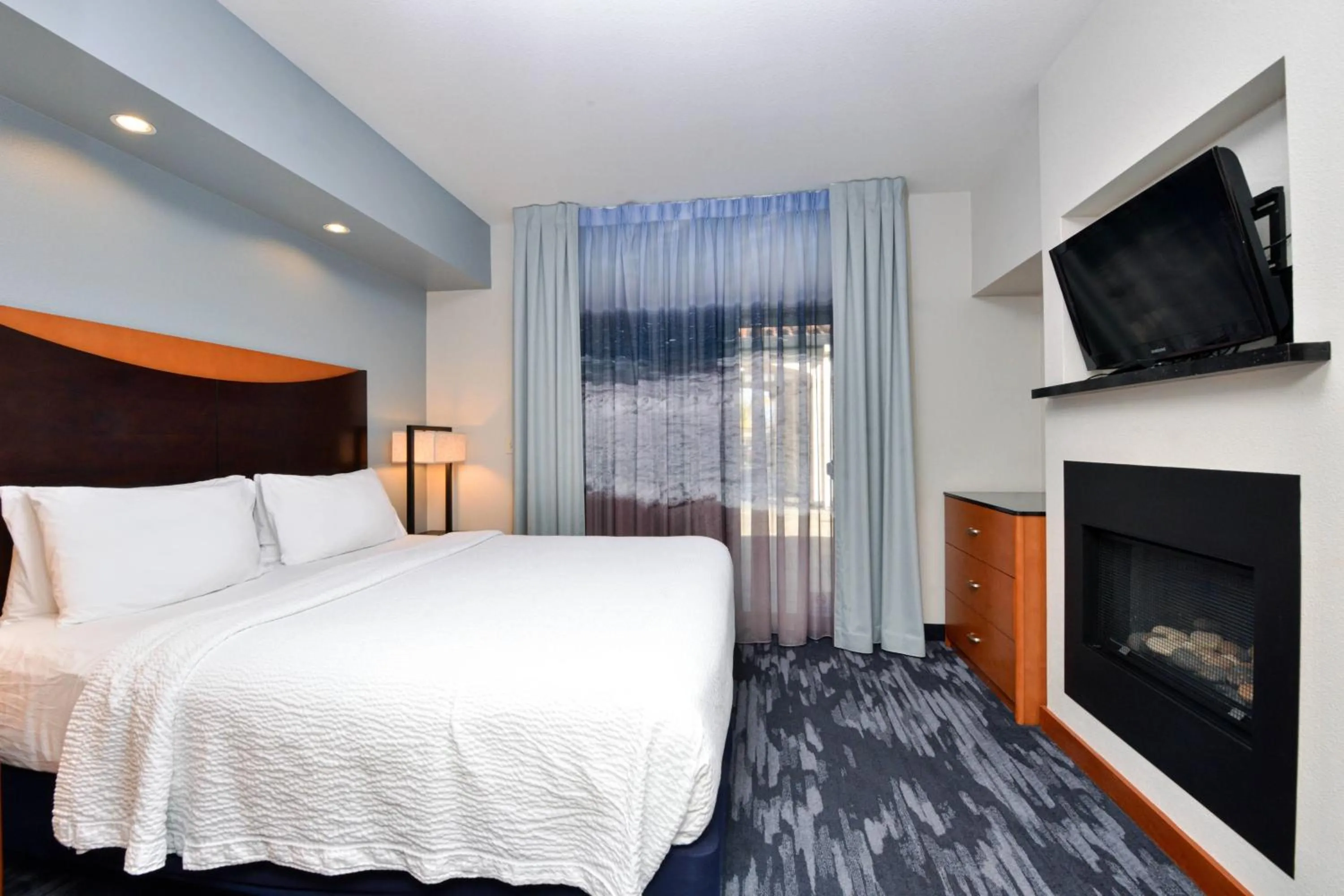 Bedroom, Bed in Fairfield Inn & Suites Santa Cruz - Capitola