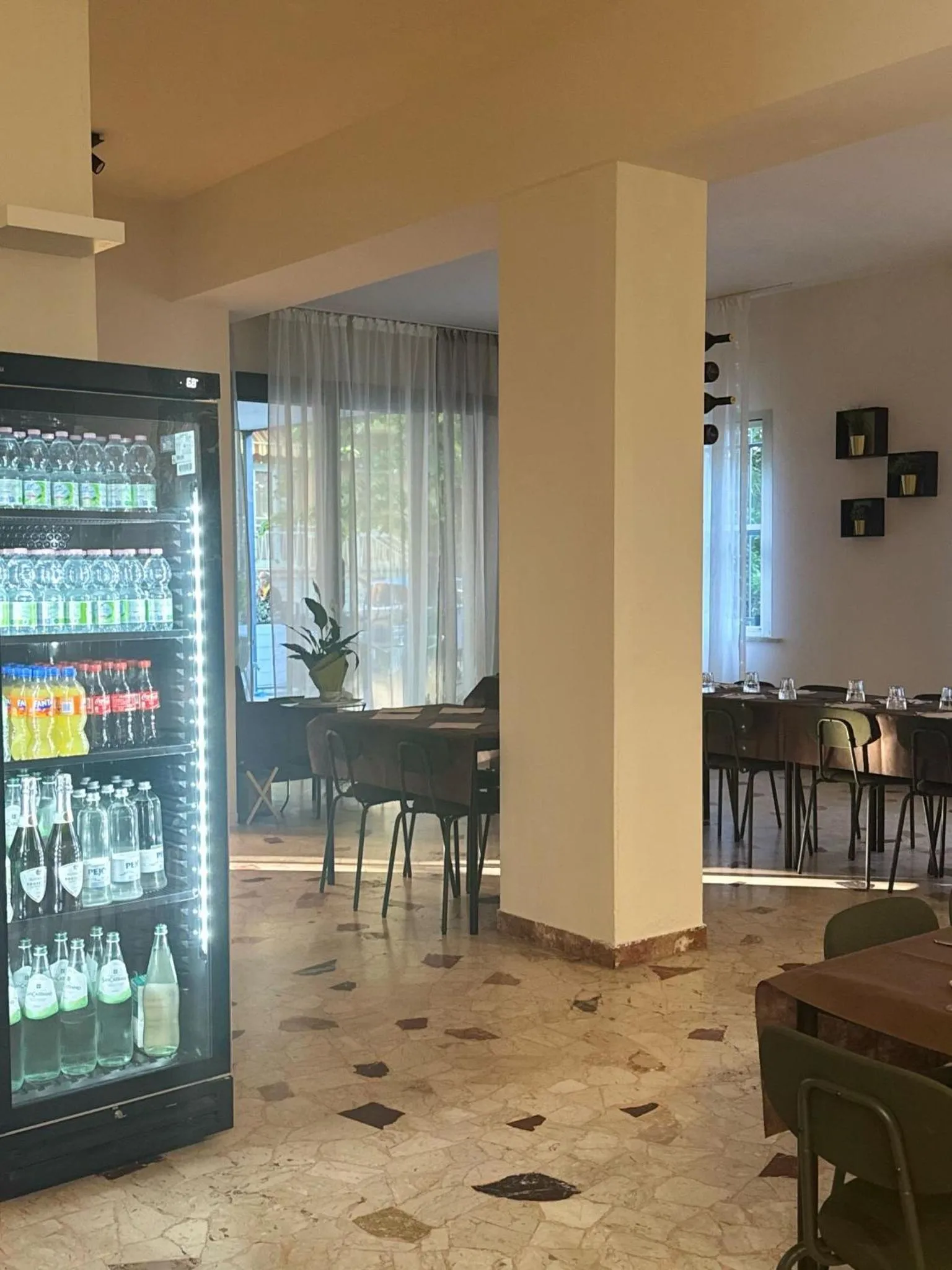 Restaurant/places to eat in Hotel Eureka