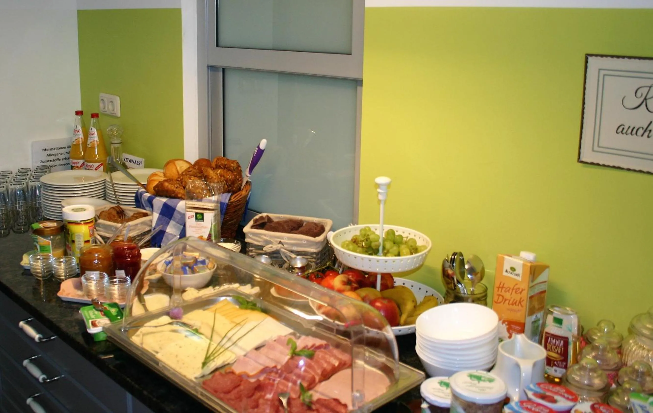 Buffet breakfast in Pension Weinig
