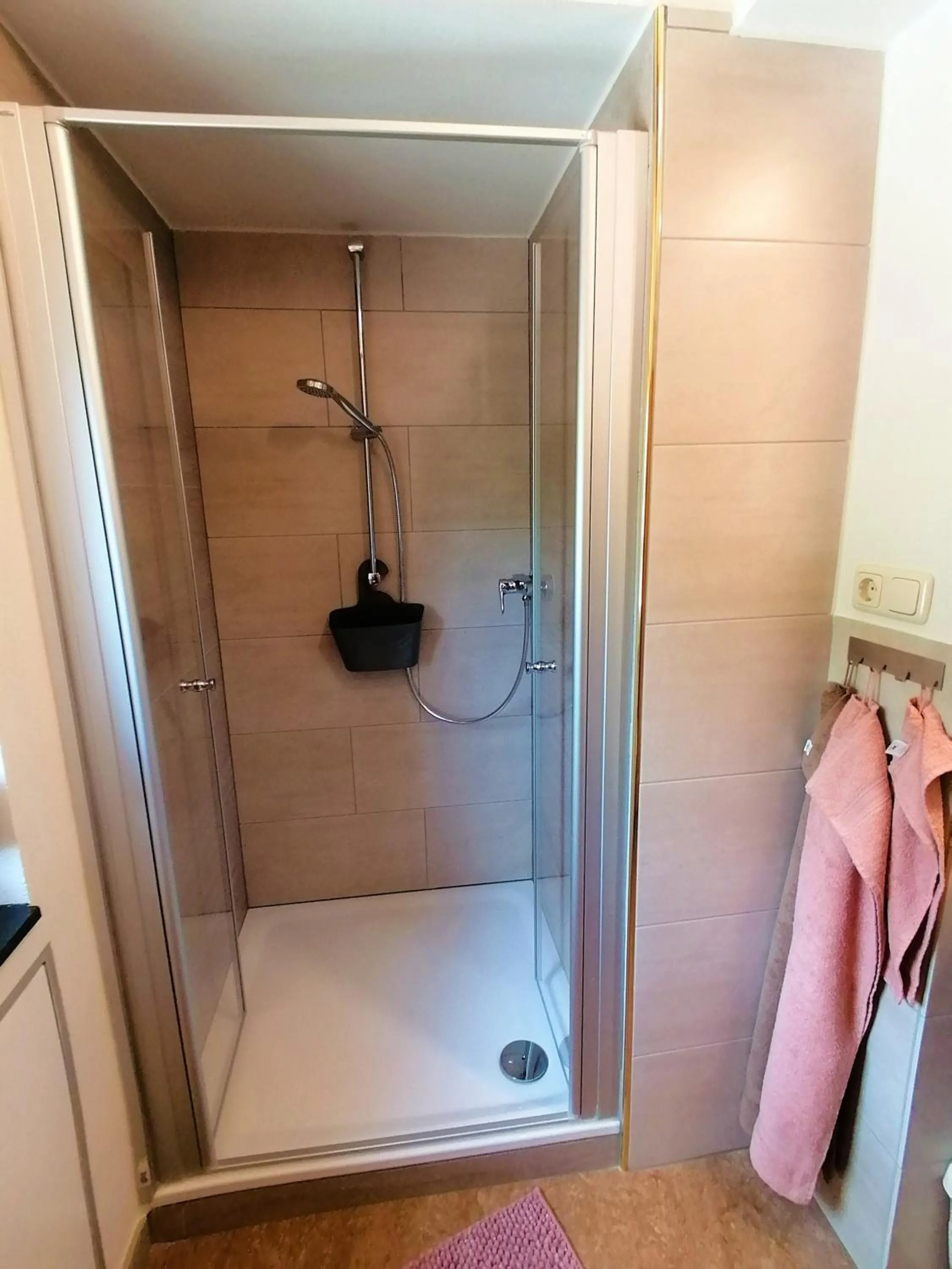 Shower in Pension Weinig