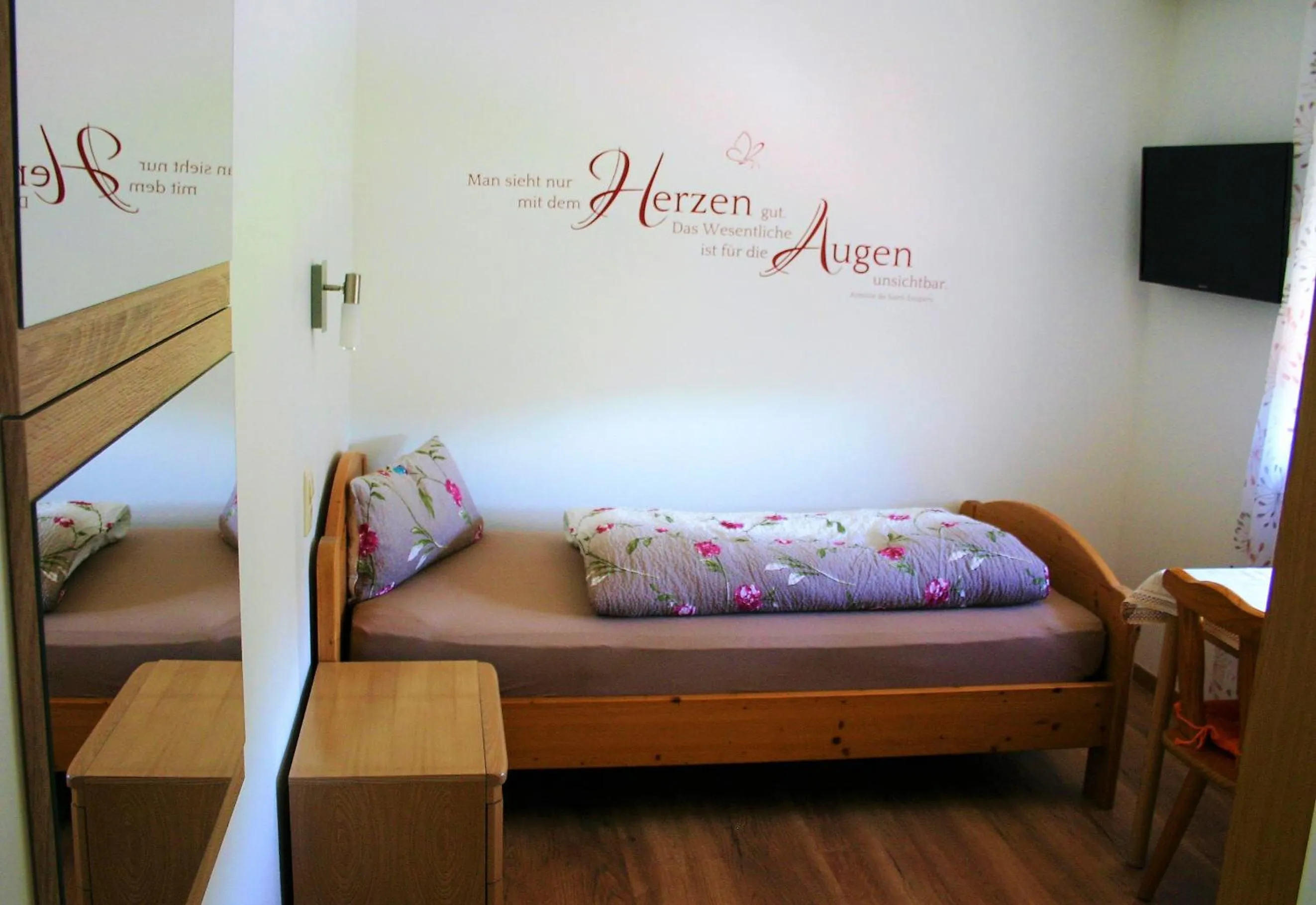 Bed in Pension Weinig