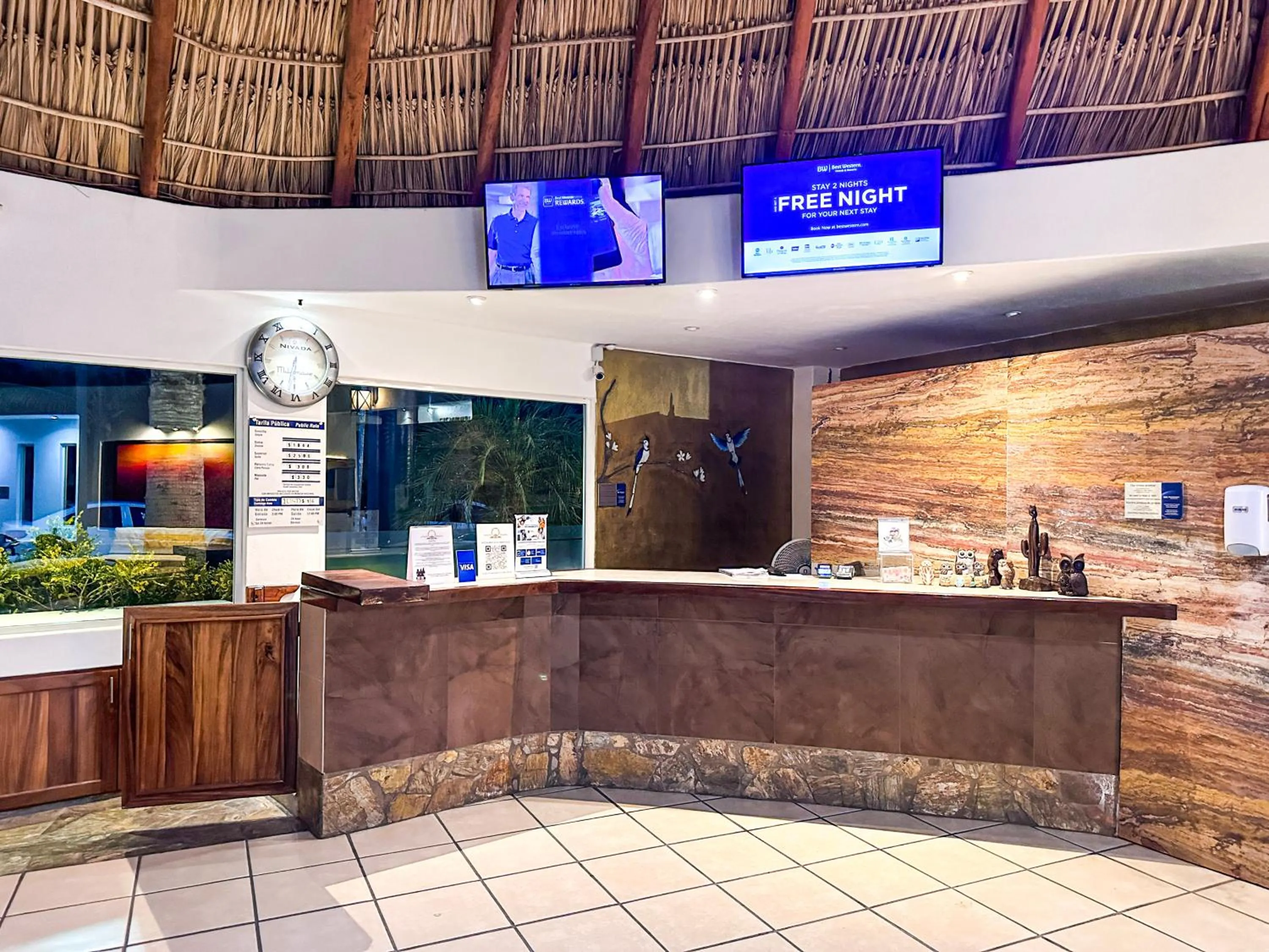Lobby or reception in Best Western Posada Chahue