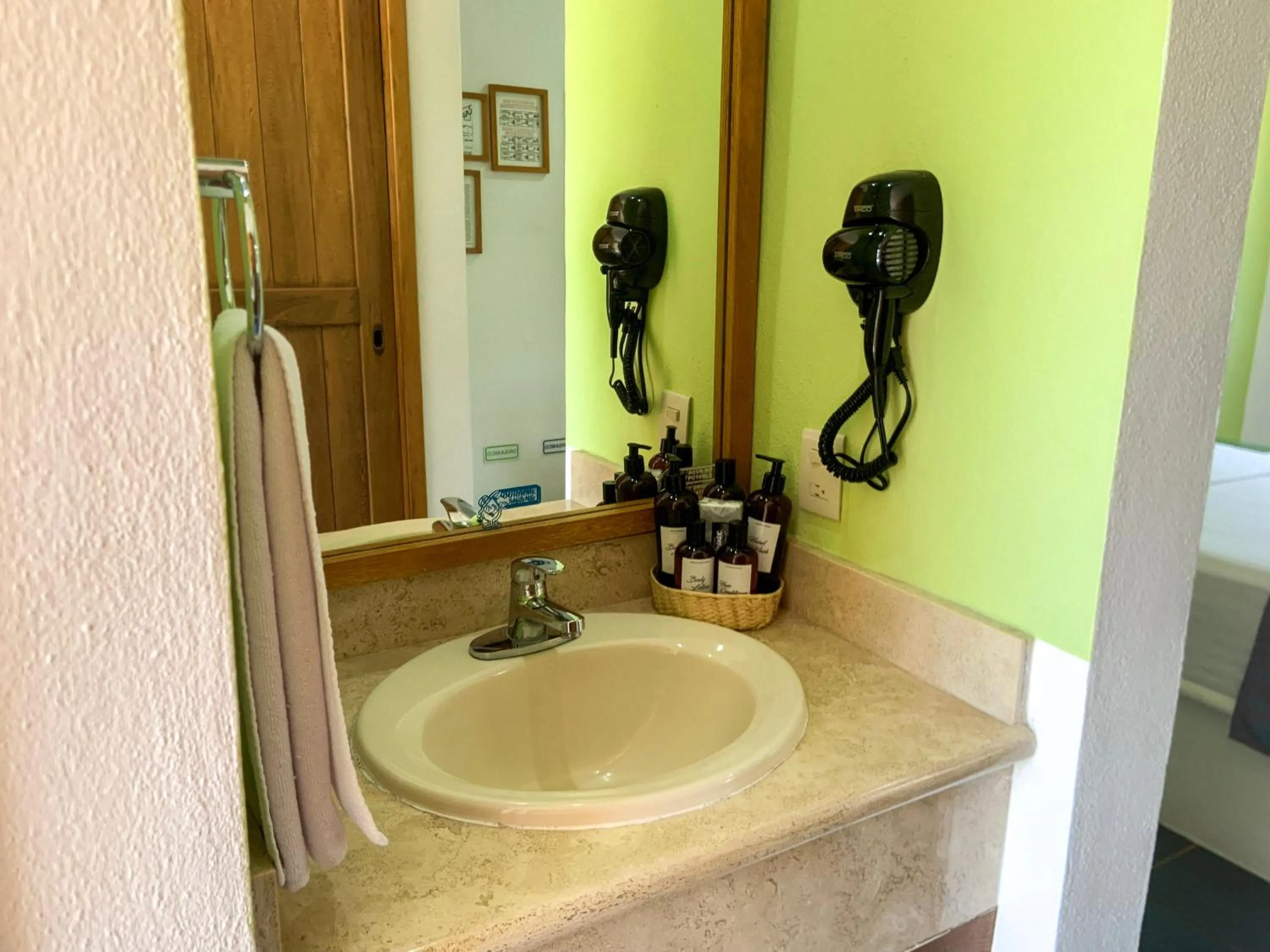 Bathroom in Best Western Posada Chahue