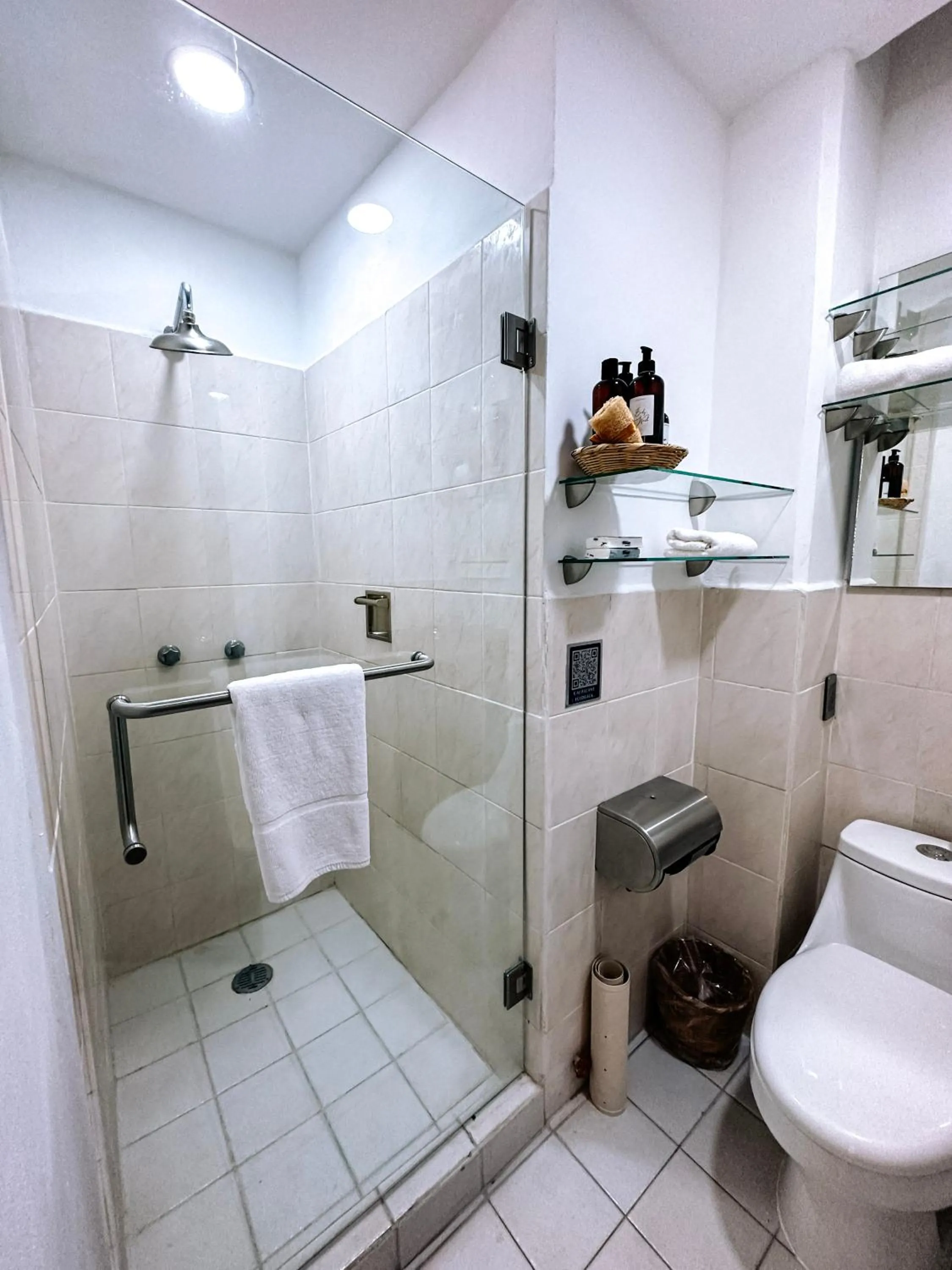 Shower in Best Western Posada Chahue