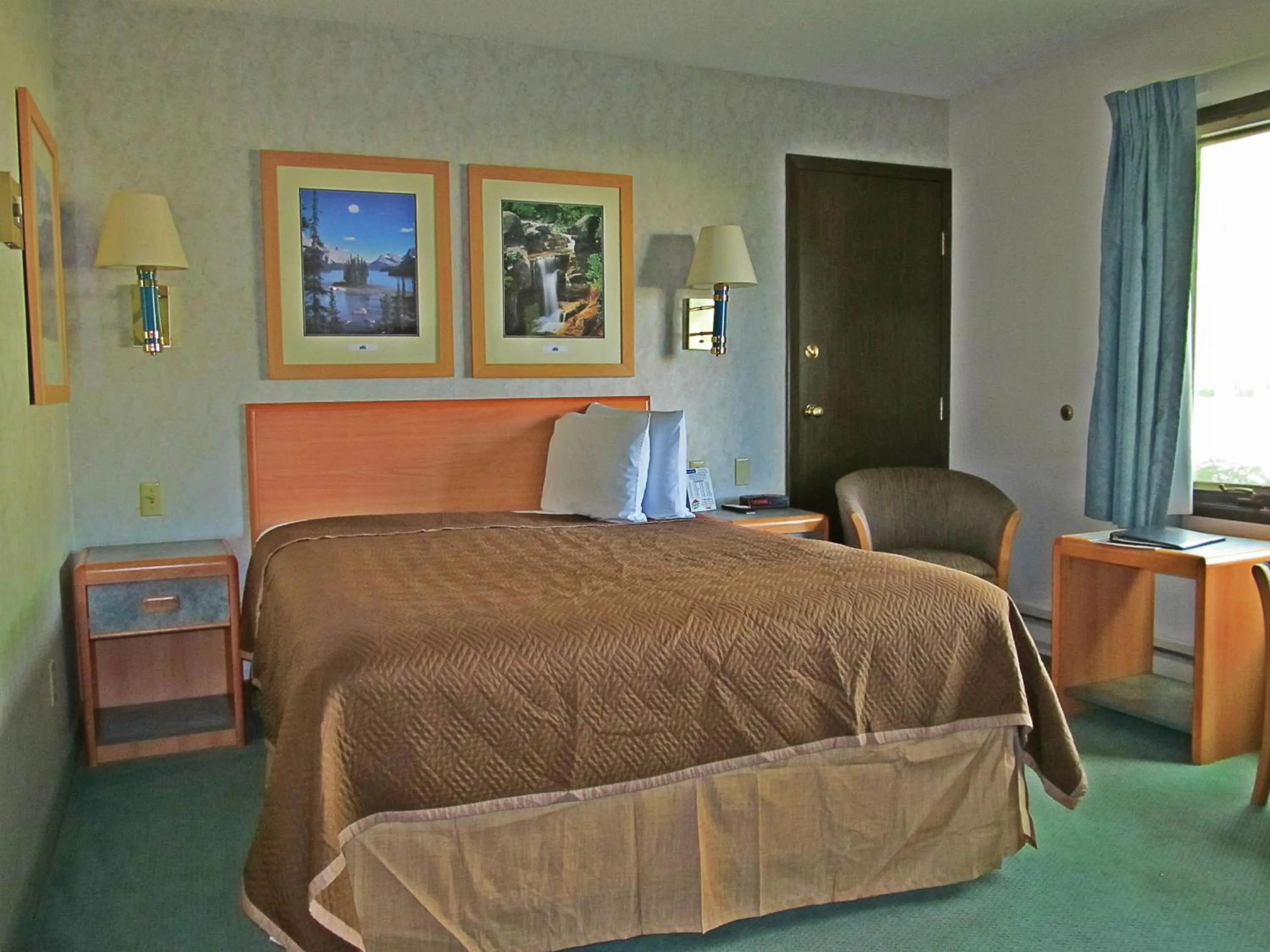 Bed in Travelodge by Wyndham Kalispell