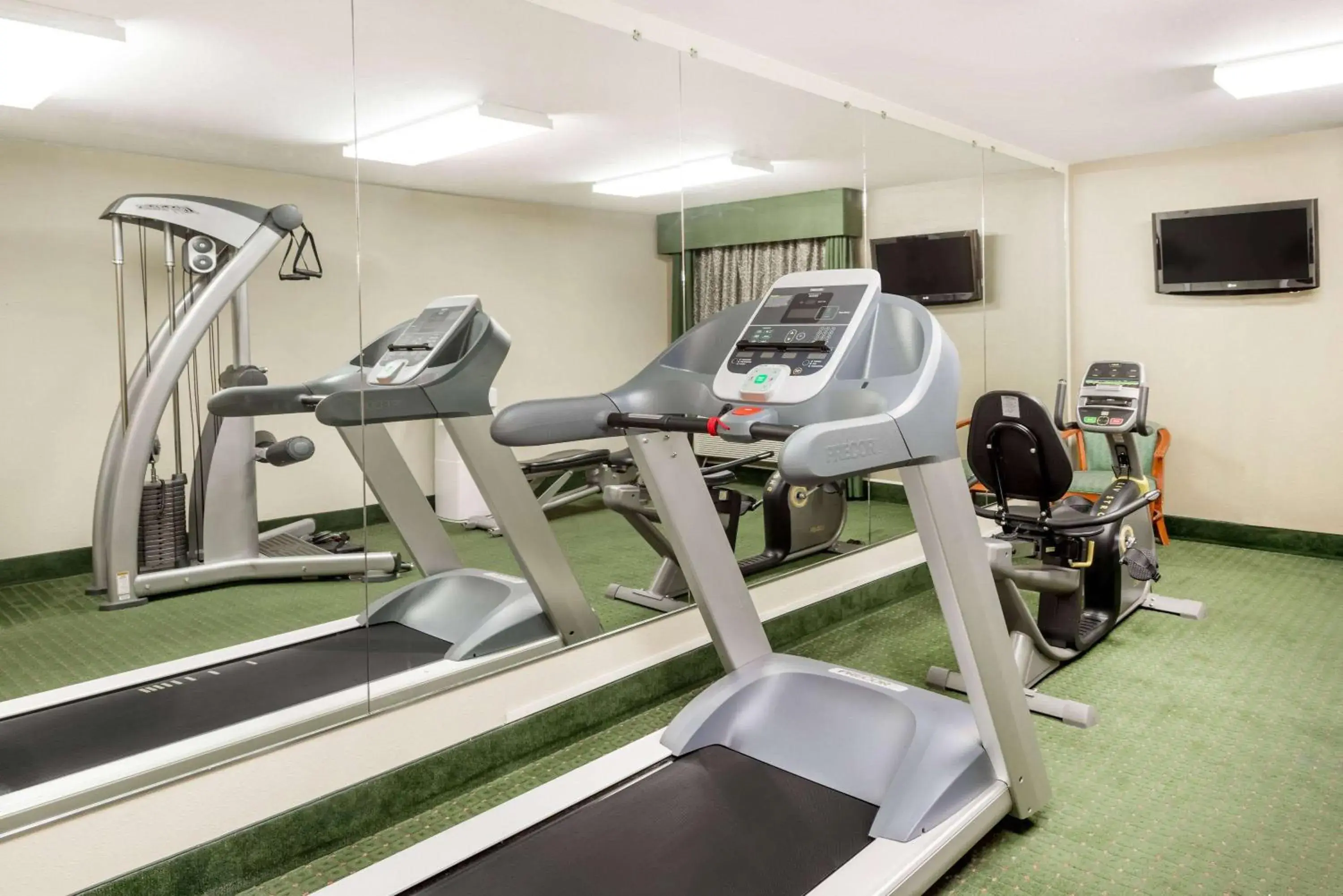 Fitness centre/facilities in Ramada by Wyndham Columbia Fitness centre/facilities in Ramada by Wyndham Columbia