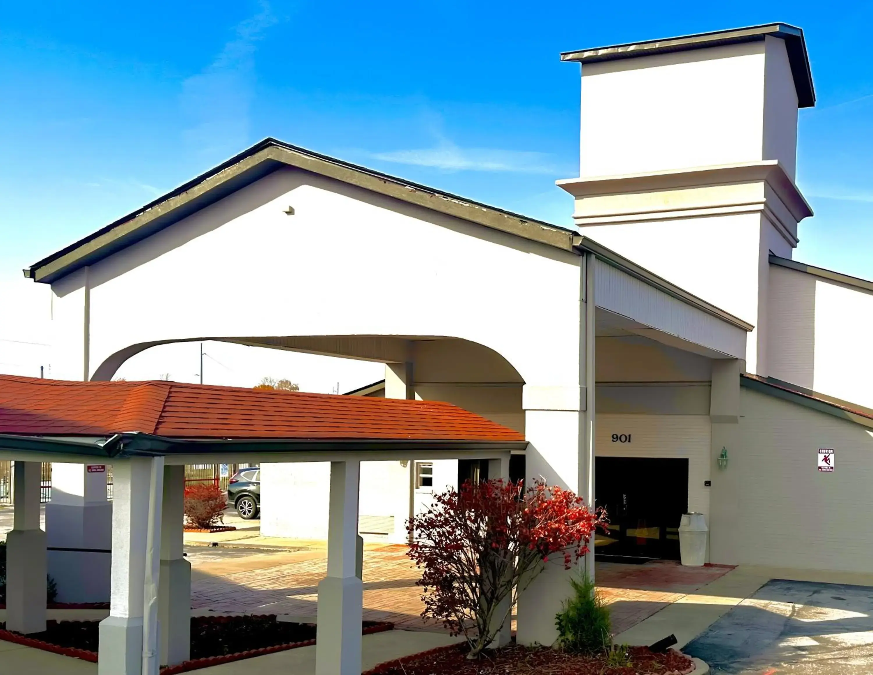 Property building in Ramada by Wyndham Columbia Property building in Ramada by Wyndham Columbia