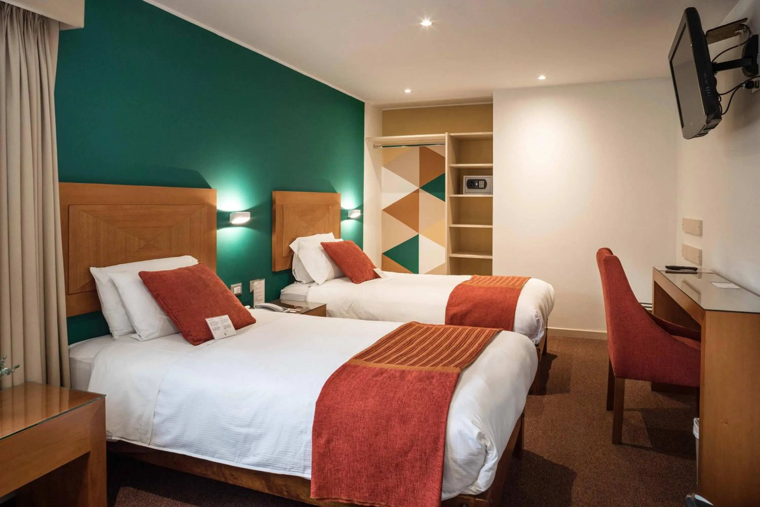 Photo of the whole room, Bed in Maytaq Wasin Boutique Hotel