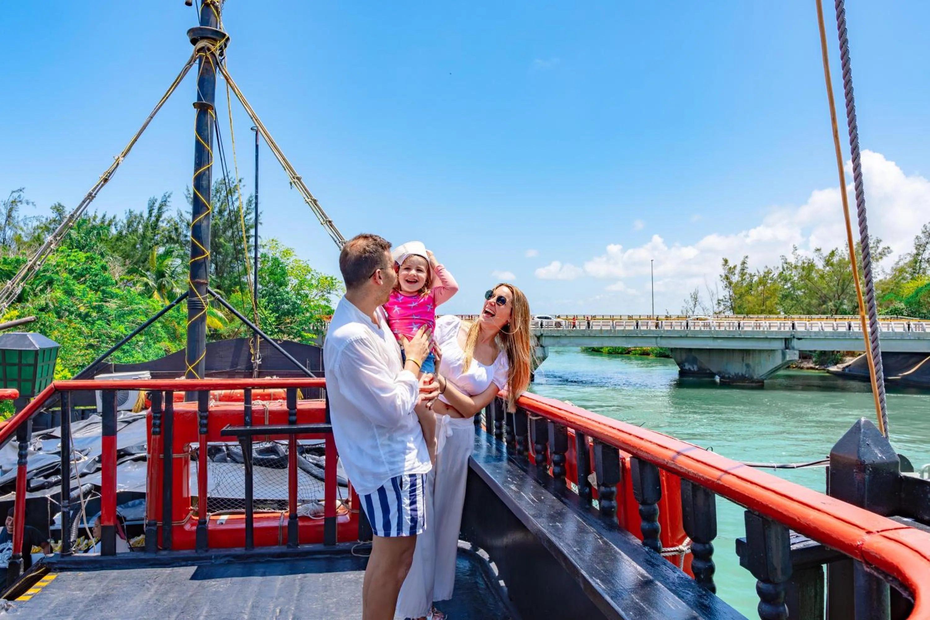 Nightclub / DJ in Grand Oasis Palm - All inclusive