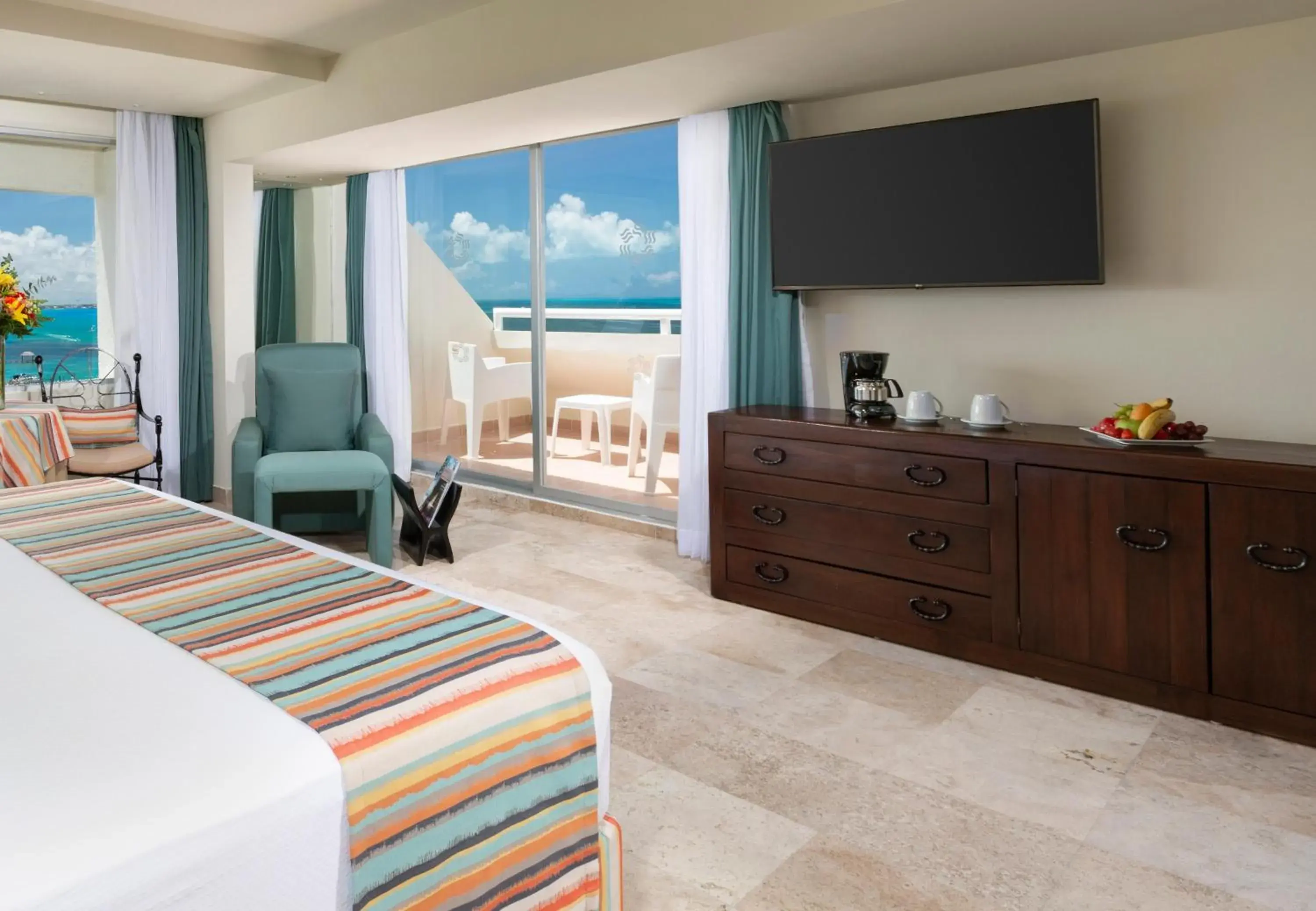 Photo of the whole room, Bed in Grand Oasis Palm - All inclusive Photo of the whole room, Bed in Grand Oasis Palm - All inclusive