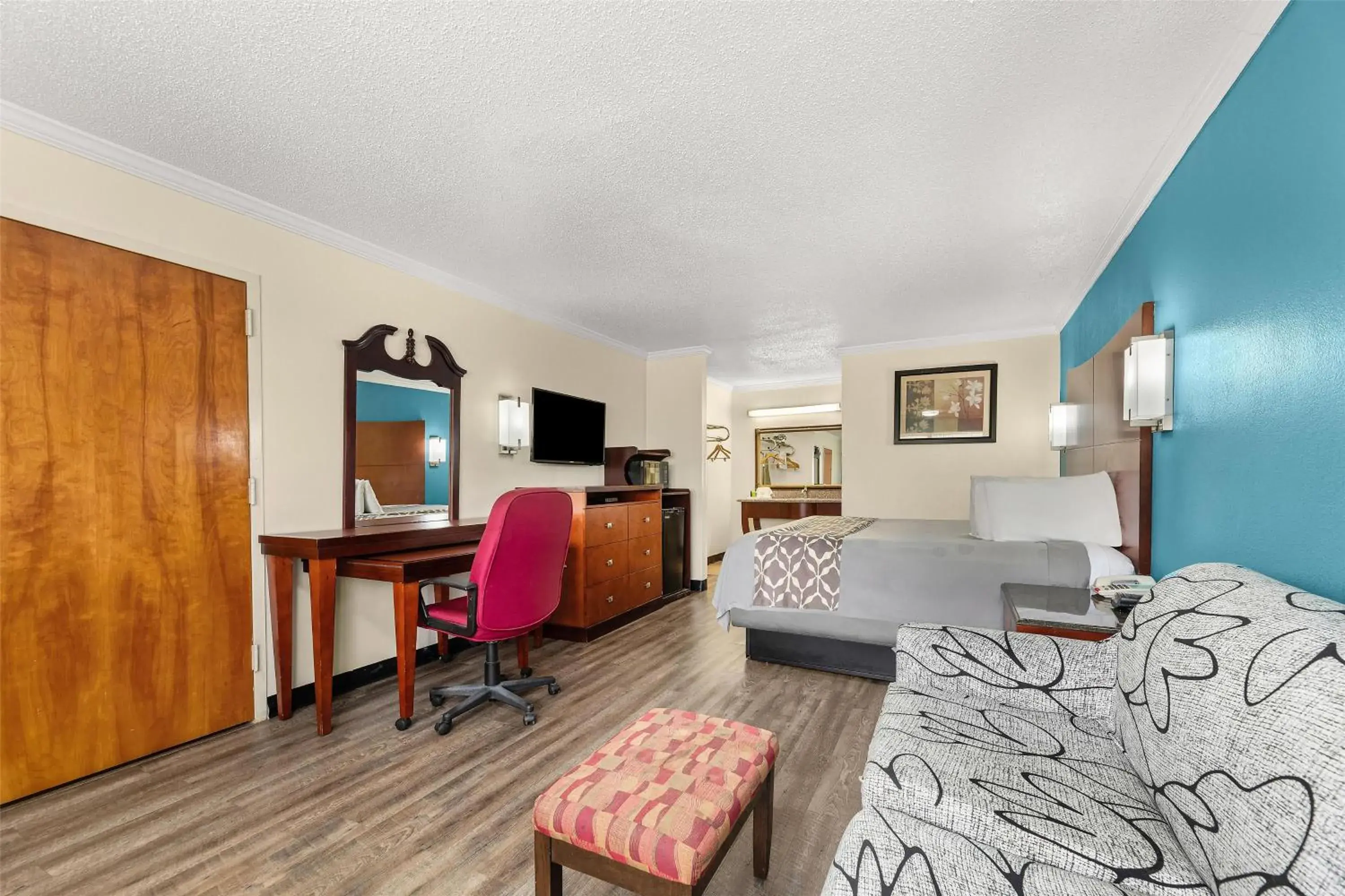 Bed in America's Best Value Inn and Suites Bed in America's Best Value Inn and Suites