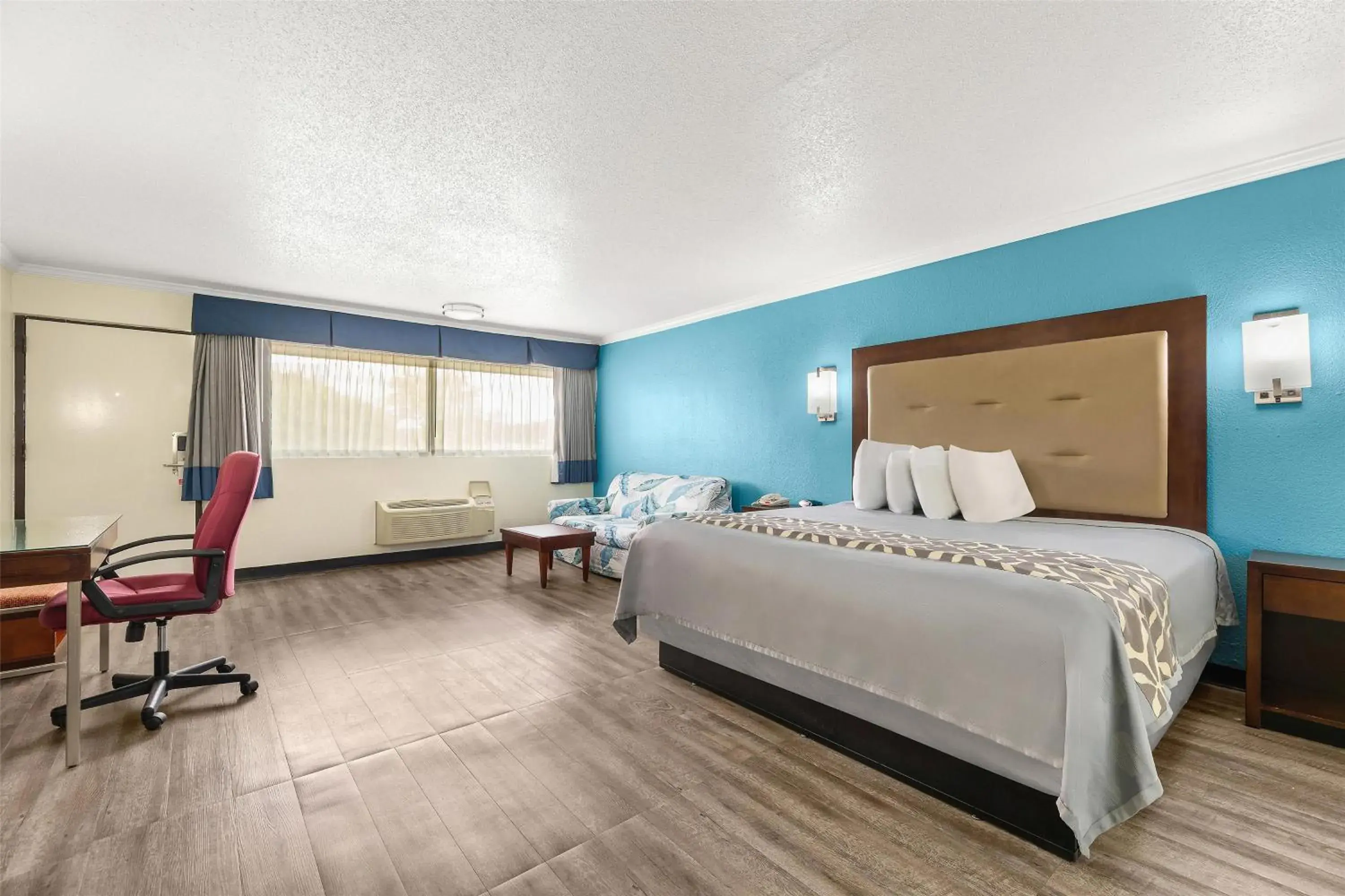 Bed in America's Best Value Inn and Suites Bed in America's Best Value Inn and Suites