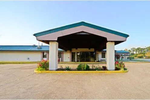 Facade/entrance in America's Best Value Inn and Suites Facade/entrance in America's Best Value Inn and Suites
