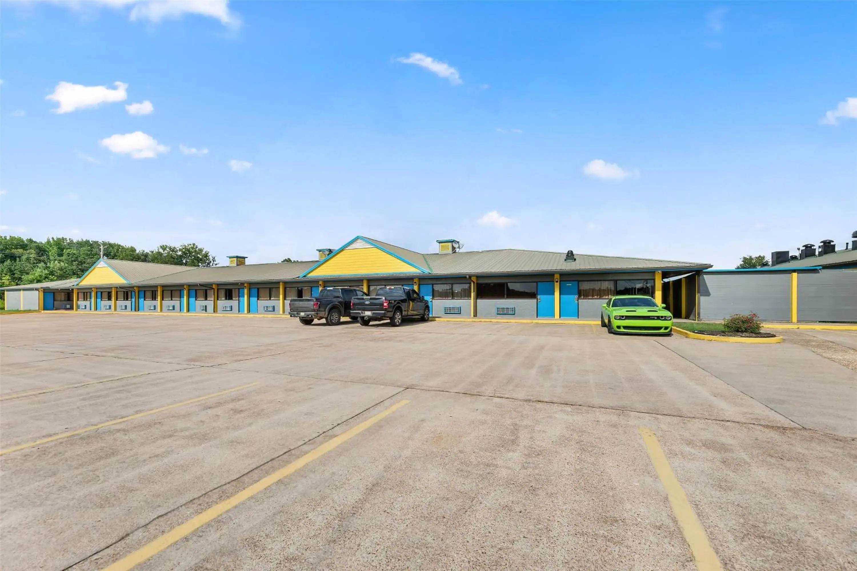 Property building in America's Best Value Inn and Suites Property building in America's Best Value Inn and Suites