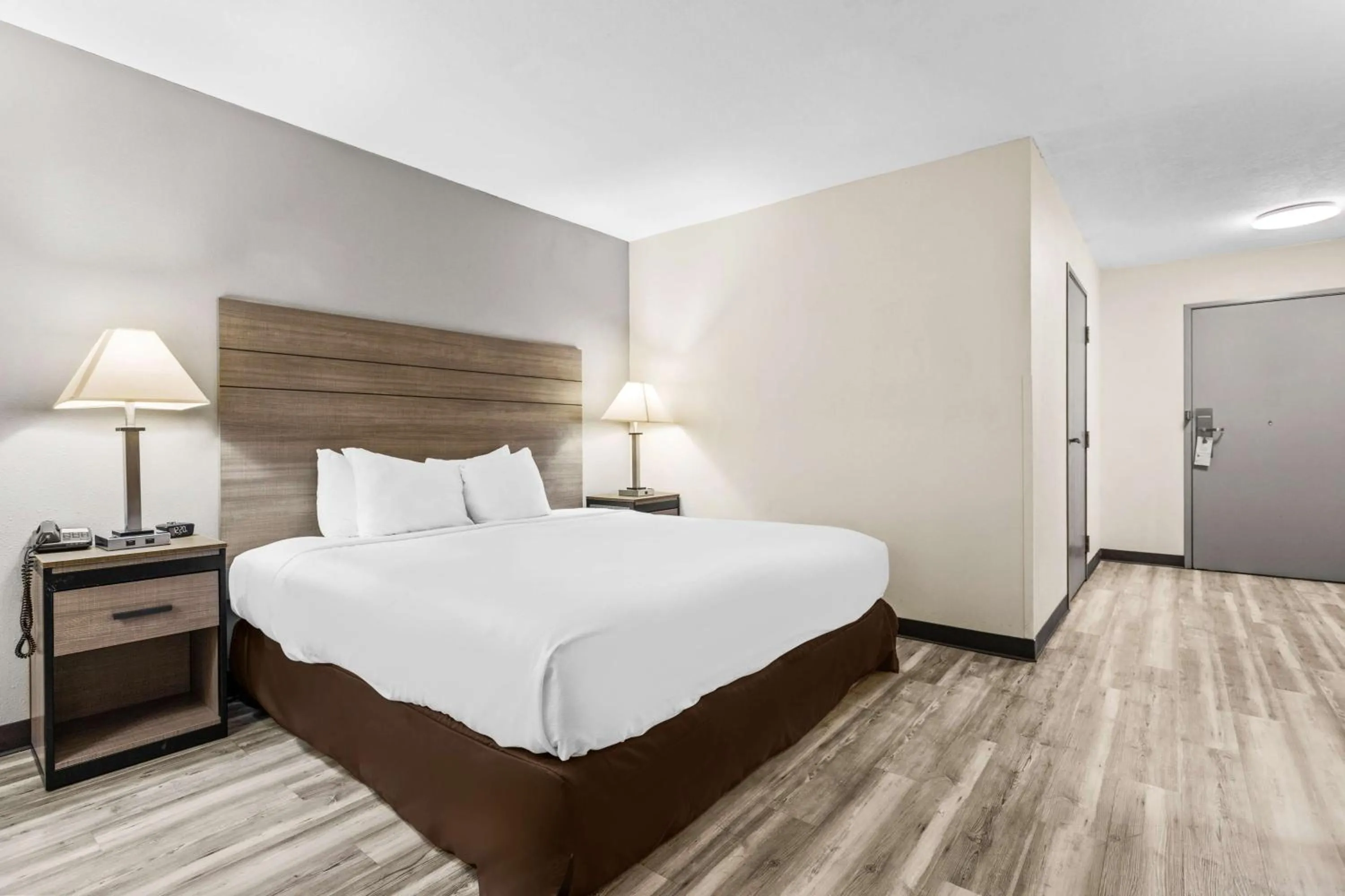 Bedroom, Bed in SureStay Hotel by Best Western Albuquerque Midtown