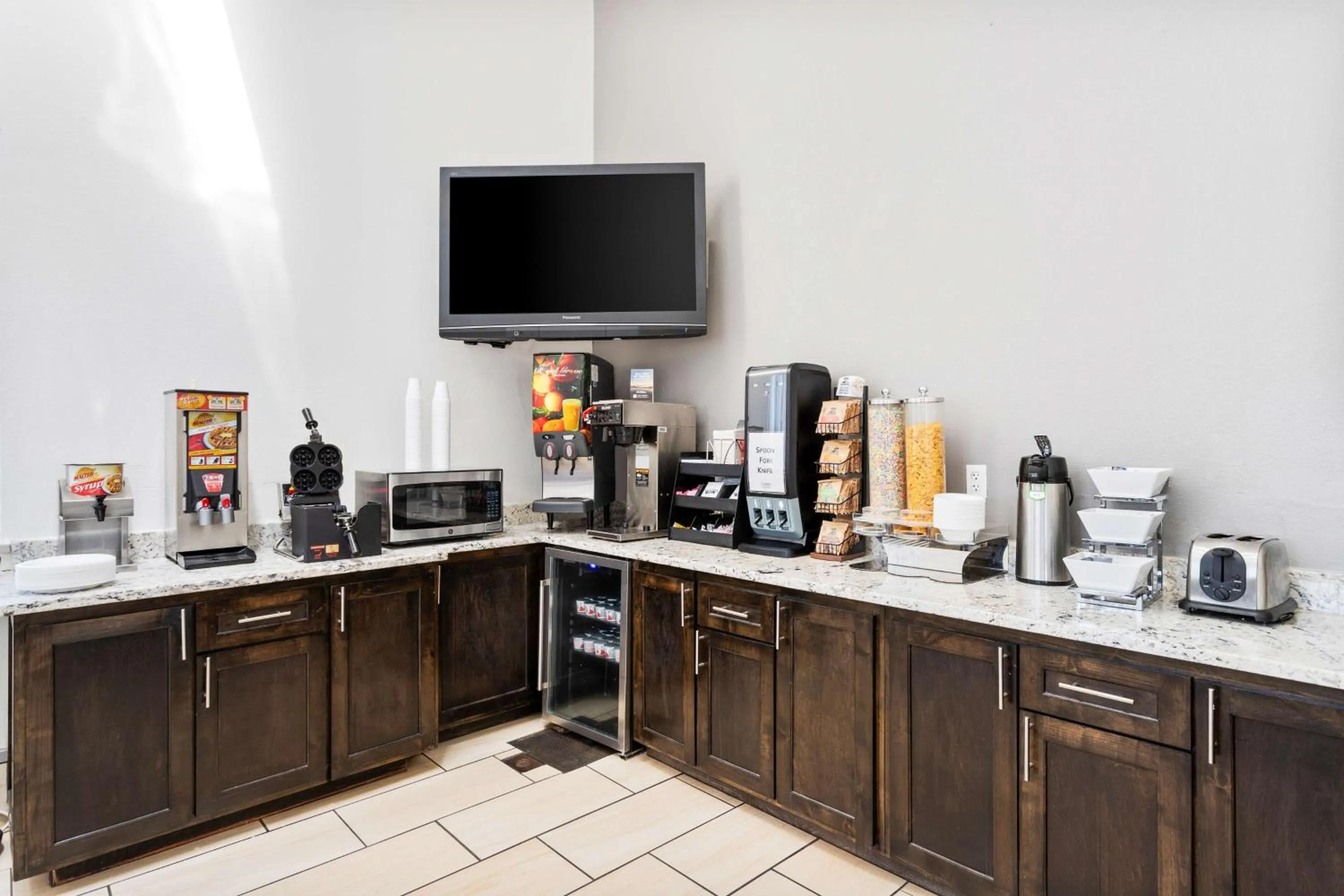 Breakfast in SureStay Hotel by Best Western Albuquerque Midtown