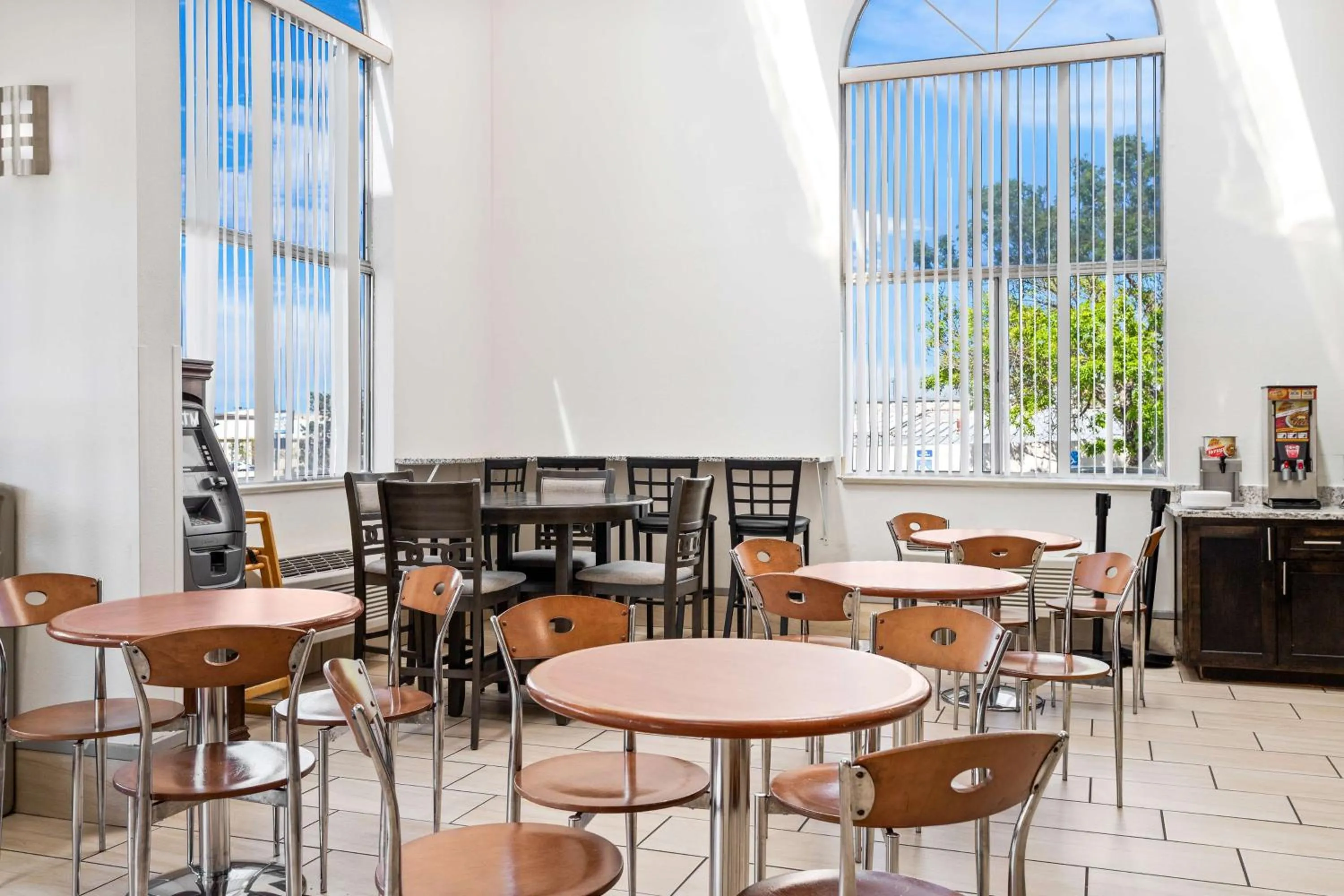 Breakfast in SureStay Hotel by Best Western Albuquerque Midtown