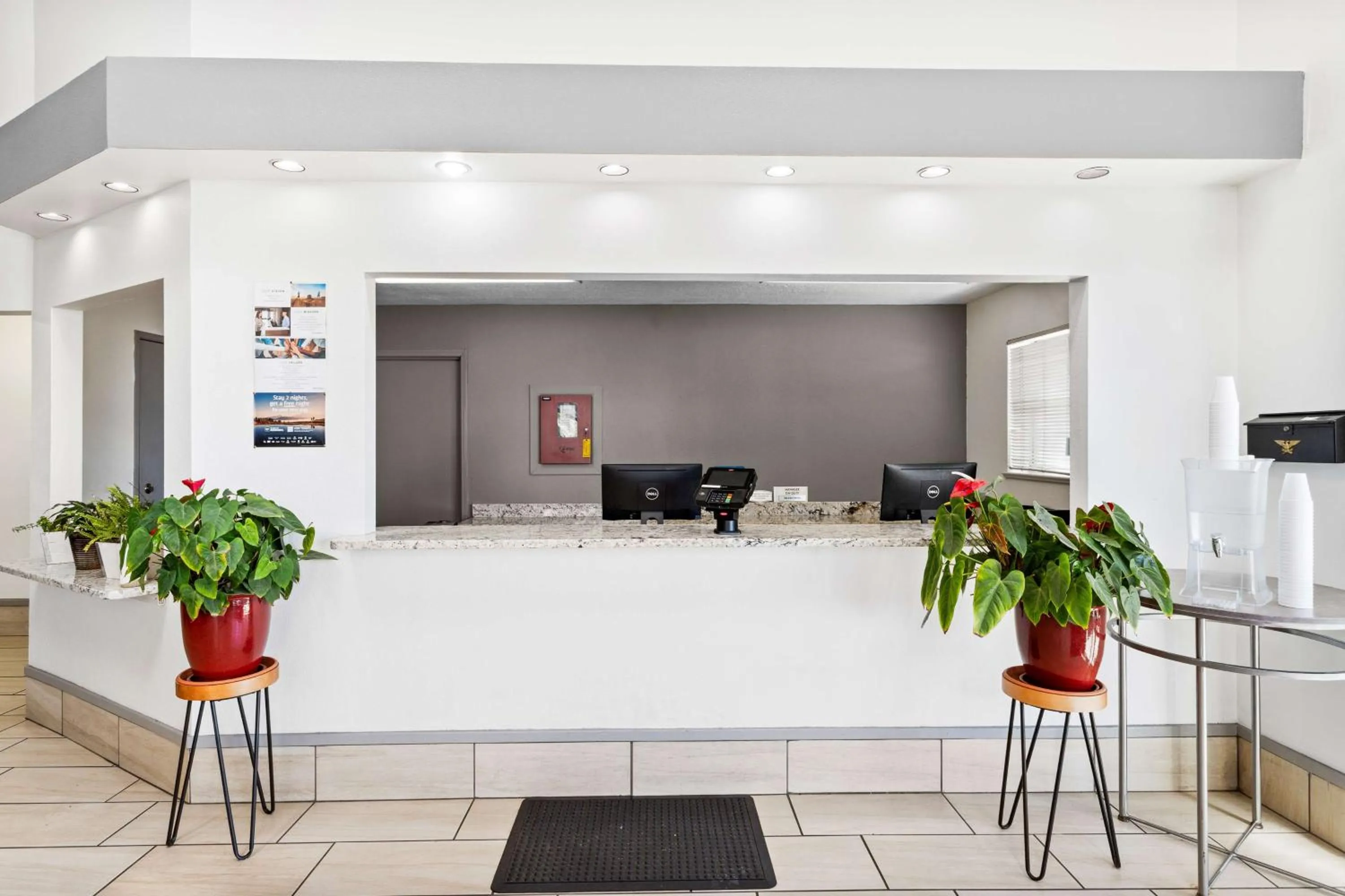 Lobby or reception in SureStay Hotel by Best Western Albuquerque Midtown