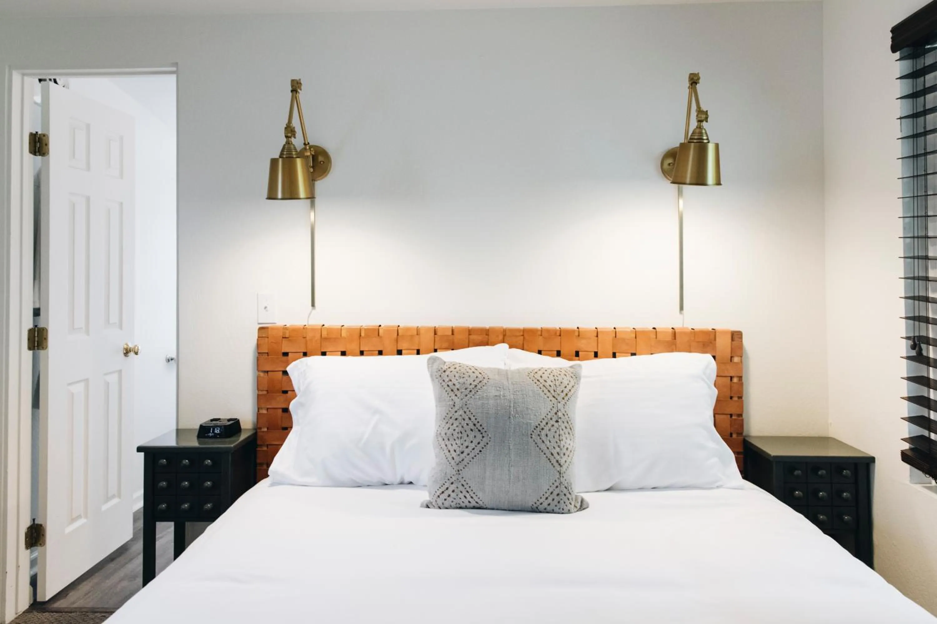 Bed in Sonoma's Best Guest Cottages