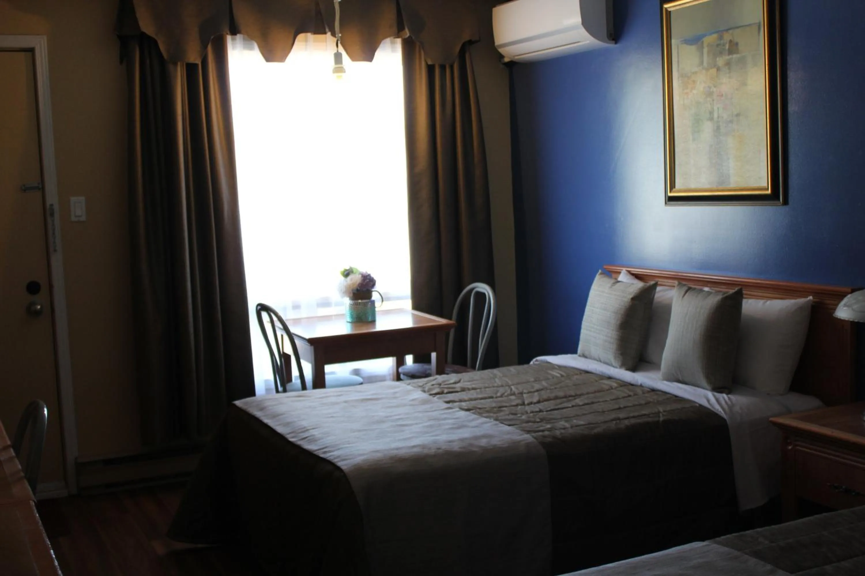 Bedroom, Bed in Hotel Motel Hospitalité