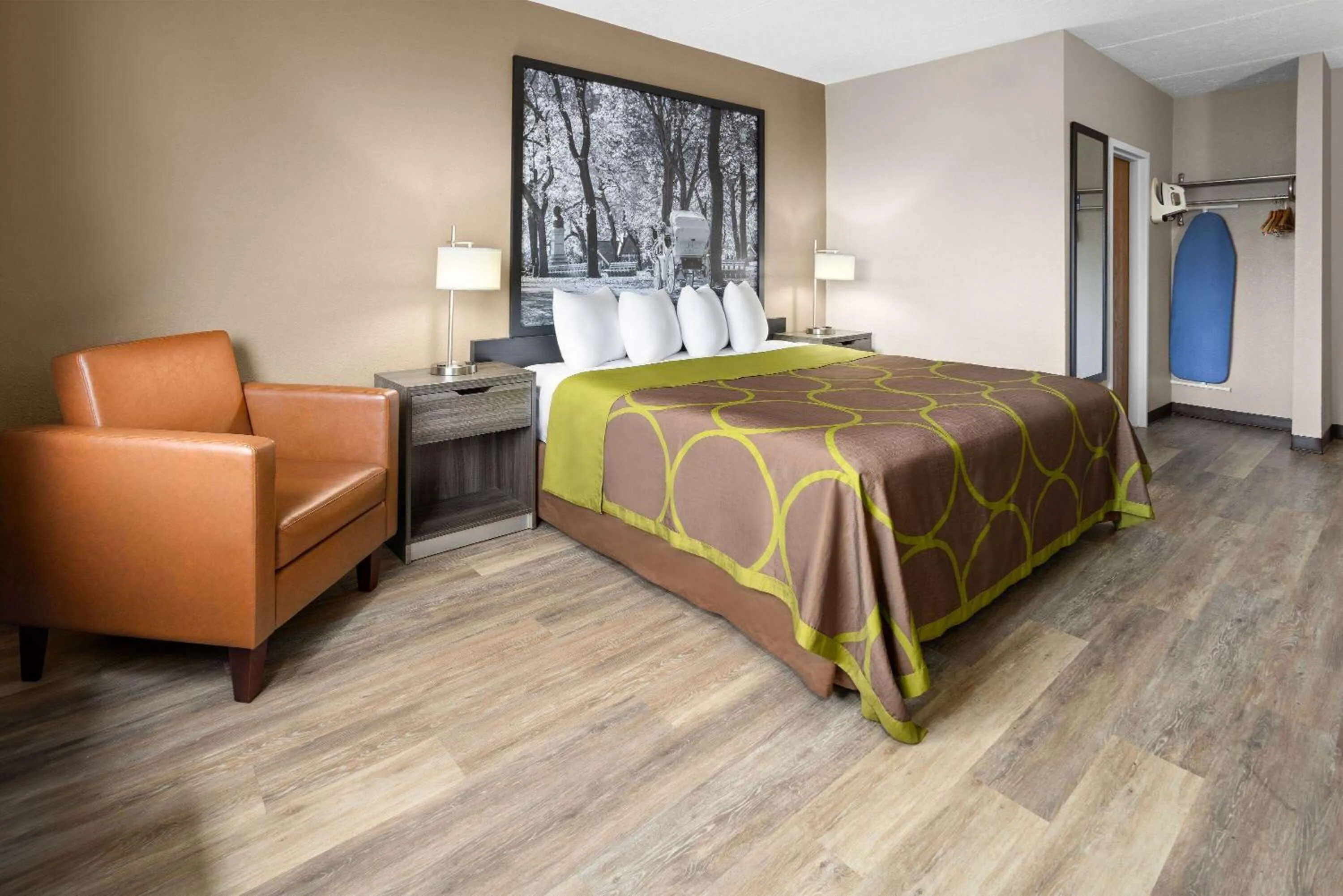 Photo of the whole room, Bed in Super 8 by Wyndham Henrietta/Rochester Area