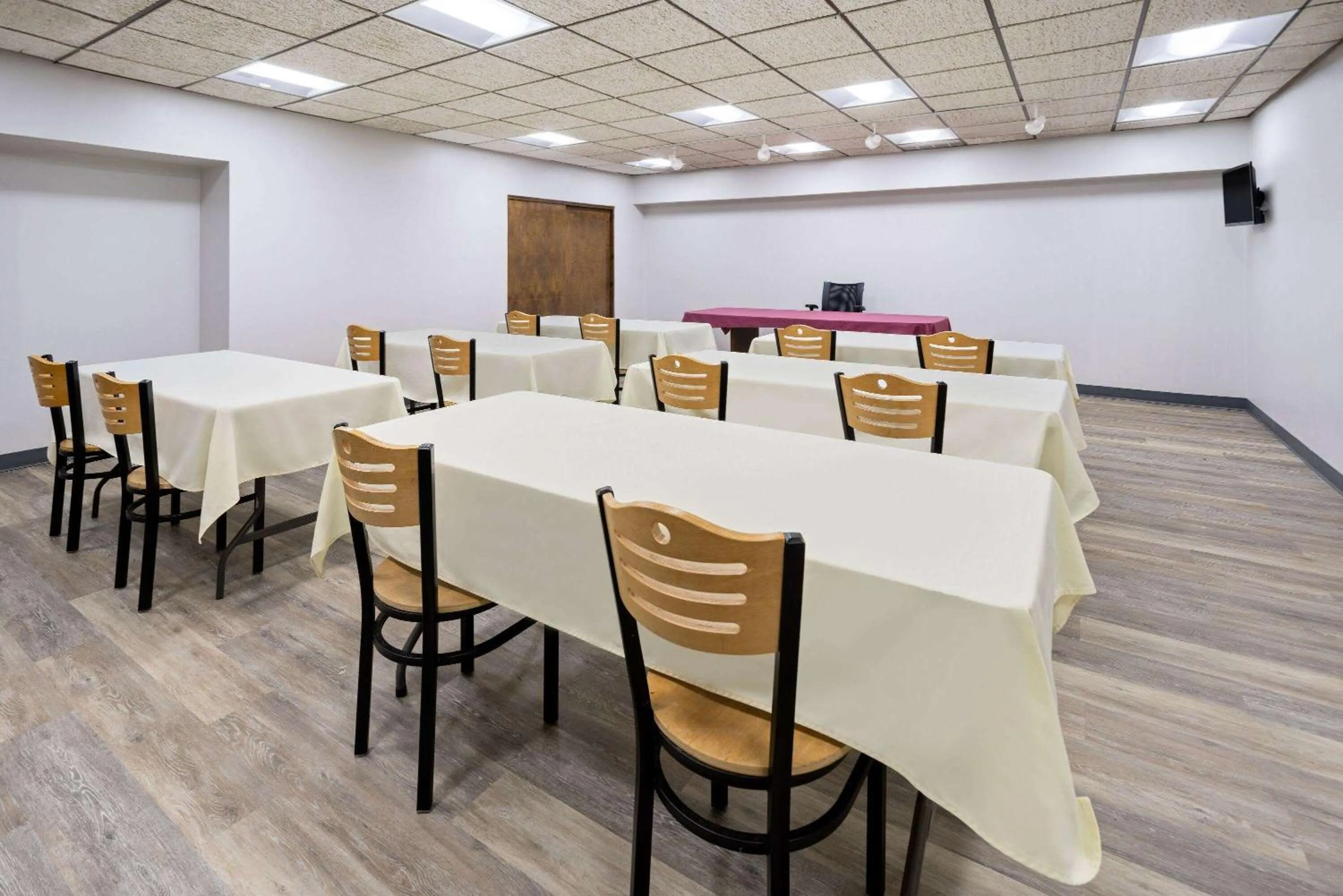 Meeting/conference room in Super 8 by Wyndham Henrietta/Rochester Area