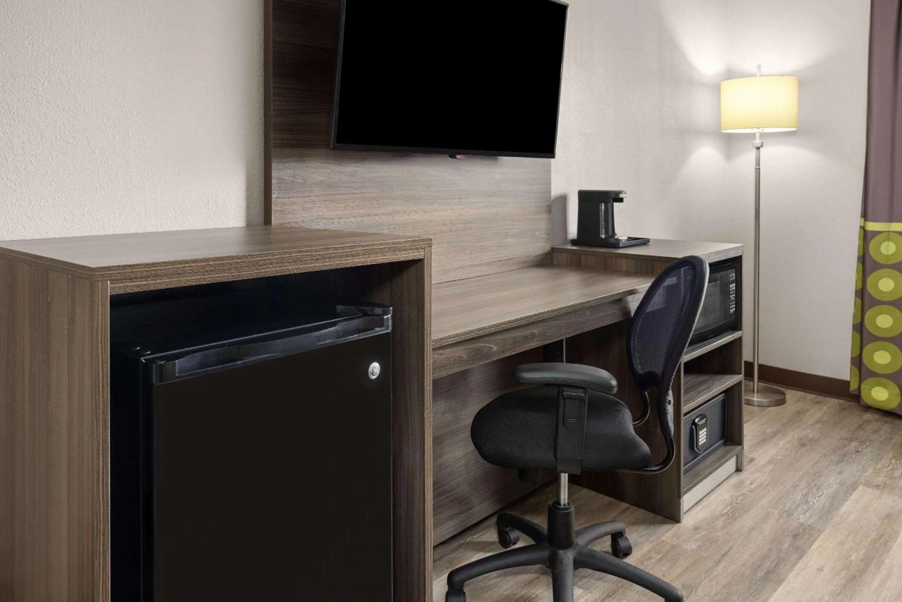 Photo of the whole room in Super 8 by Wyndham Henrietta/Rochester Area