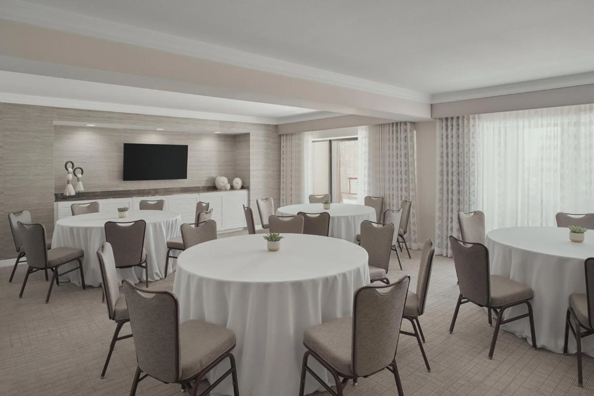 Photo of the whole room in Loews Ventana Canyon Resort