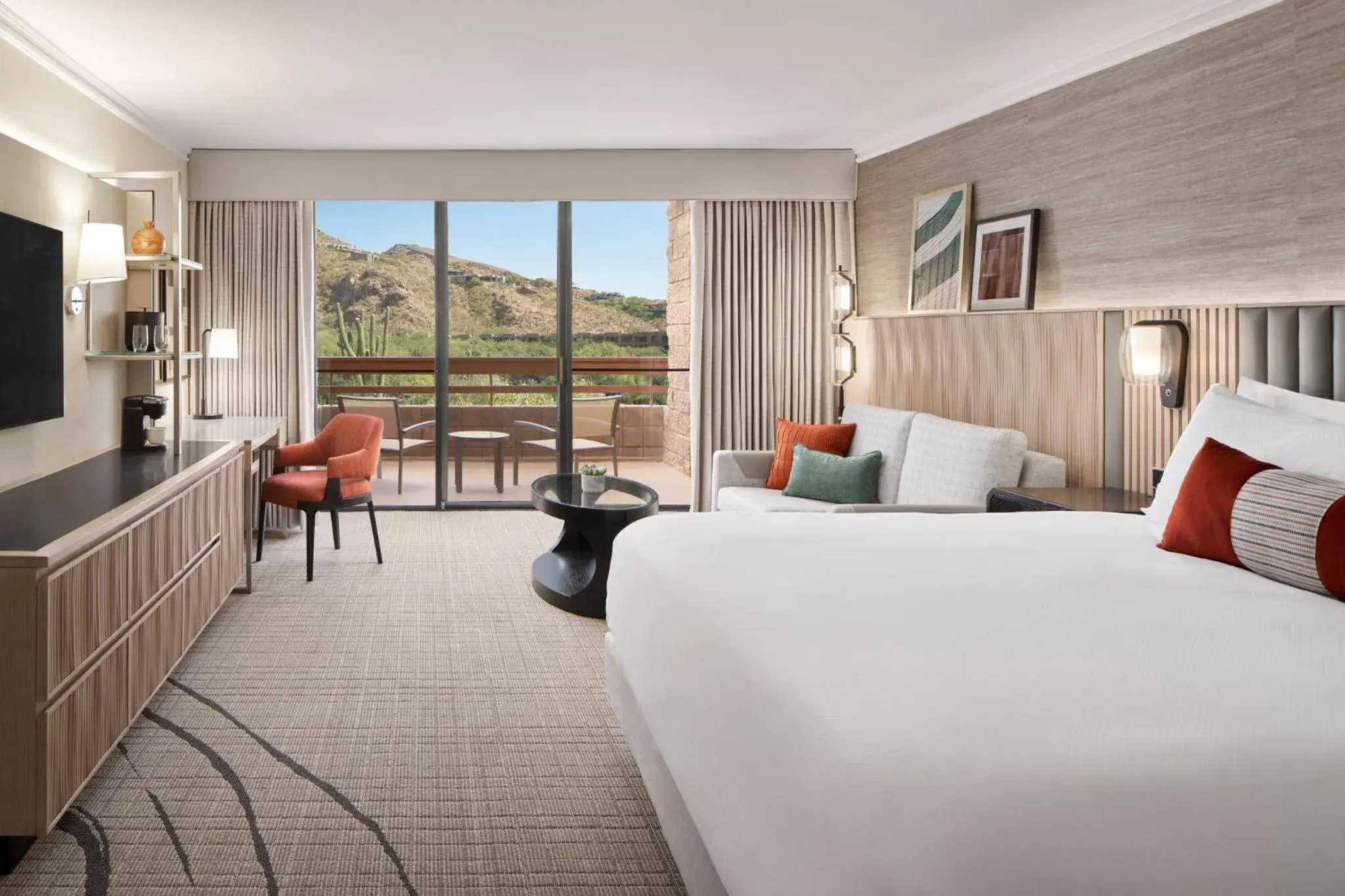 Standard 1 King Bed Room in Loews Ventana Canyon Resort Standard 1 King Bed Room in Loews Ventana Canyon Resort